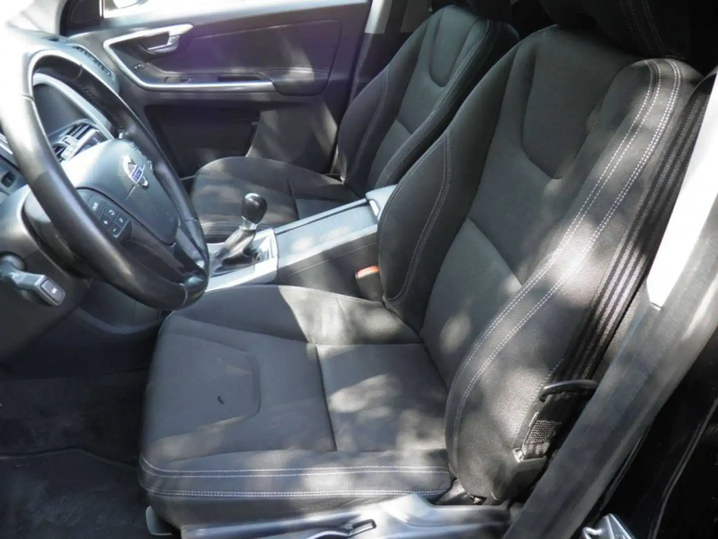 Volvo XC60 D4 Kinetic Nero - 2