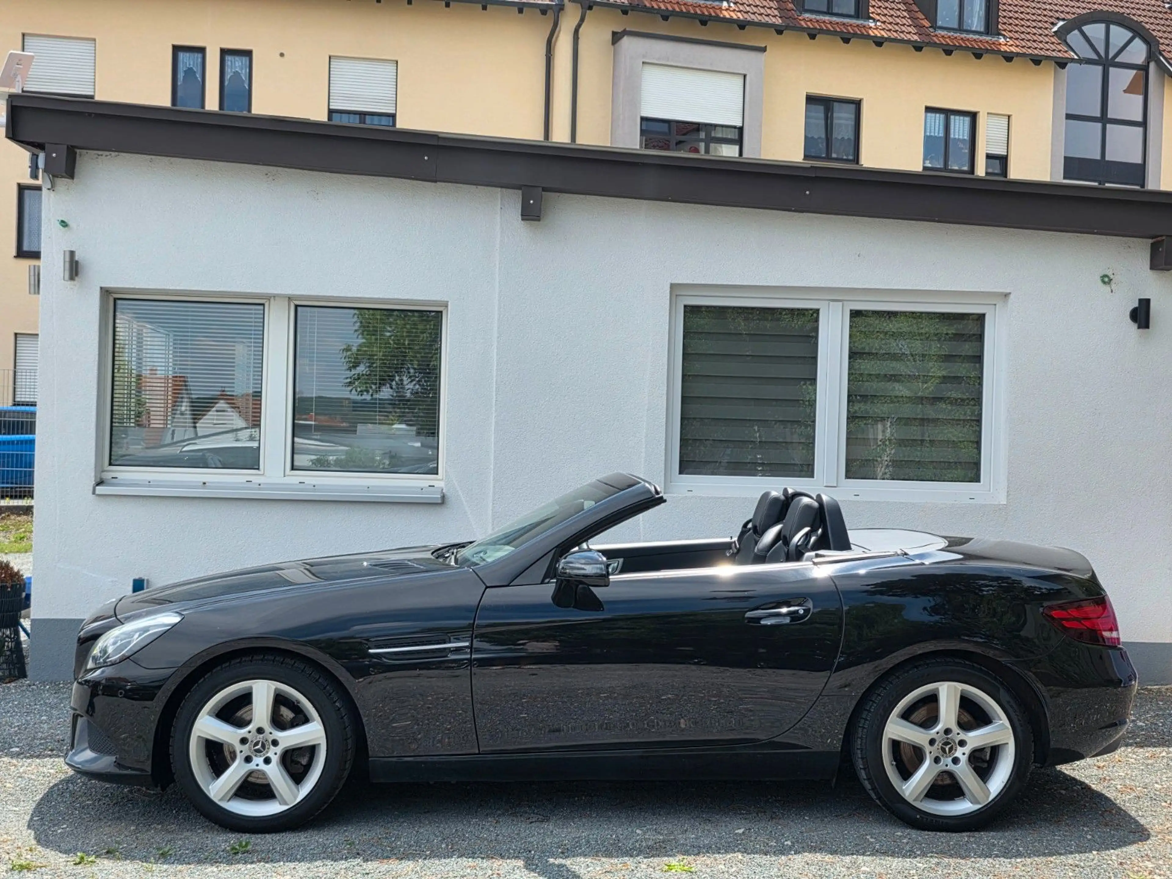 Mercedes-Benz SLC 180 Roadster *LED*Leder*Navi*SHZ*Gepflegt — photo 4