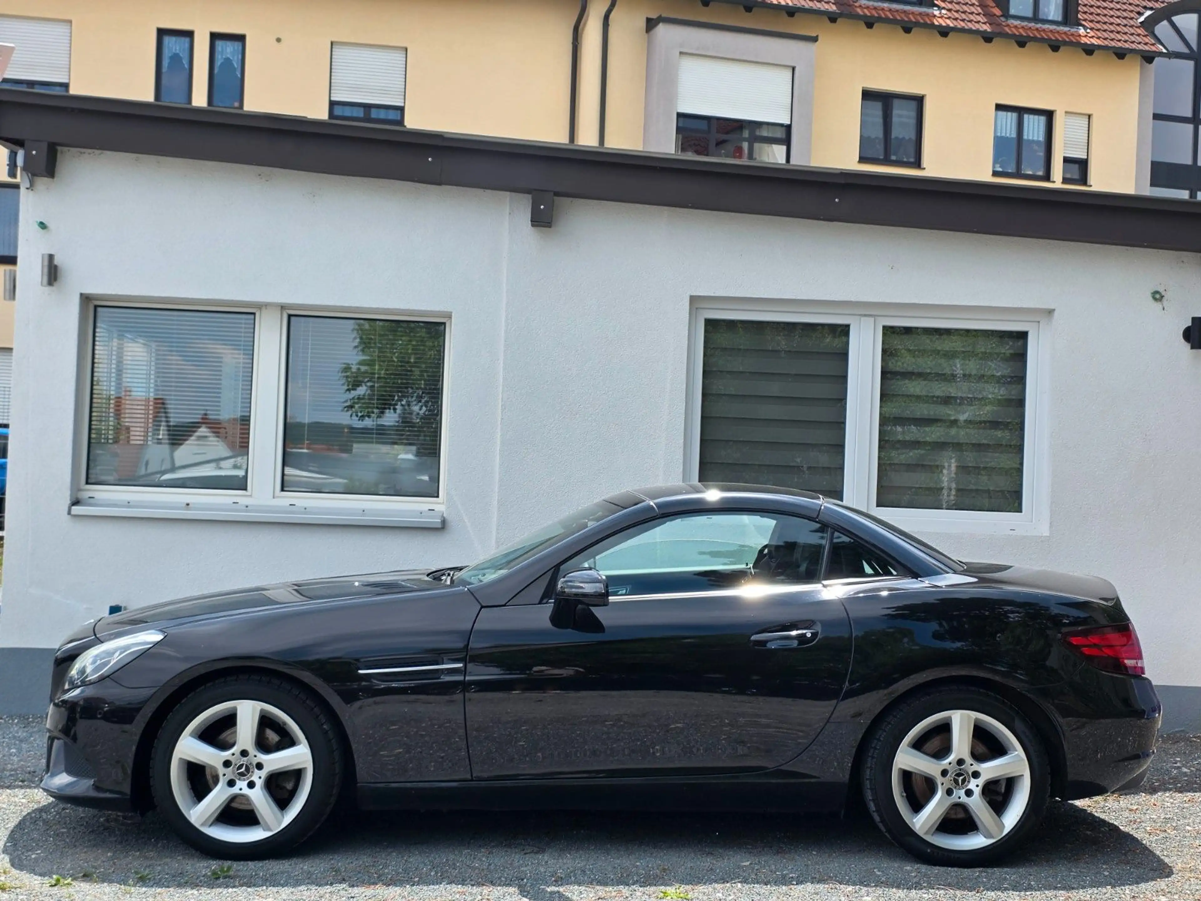 Mercedes-Benz SLC 180 Roadster *LED*Leder*Navi*SHZ*Gepflegt — photo 3