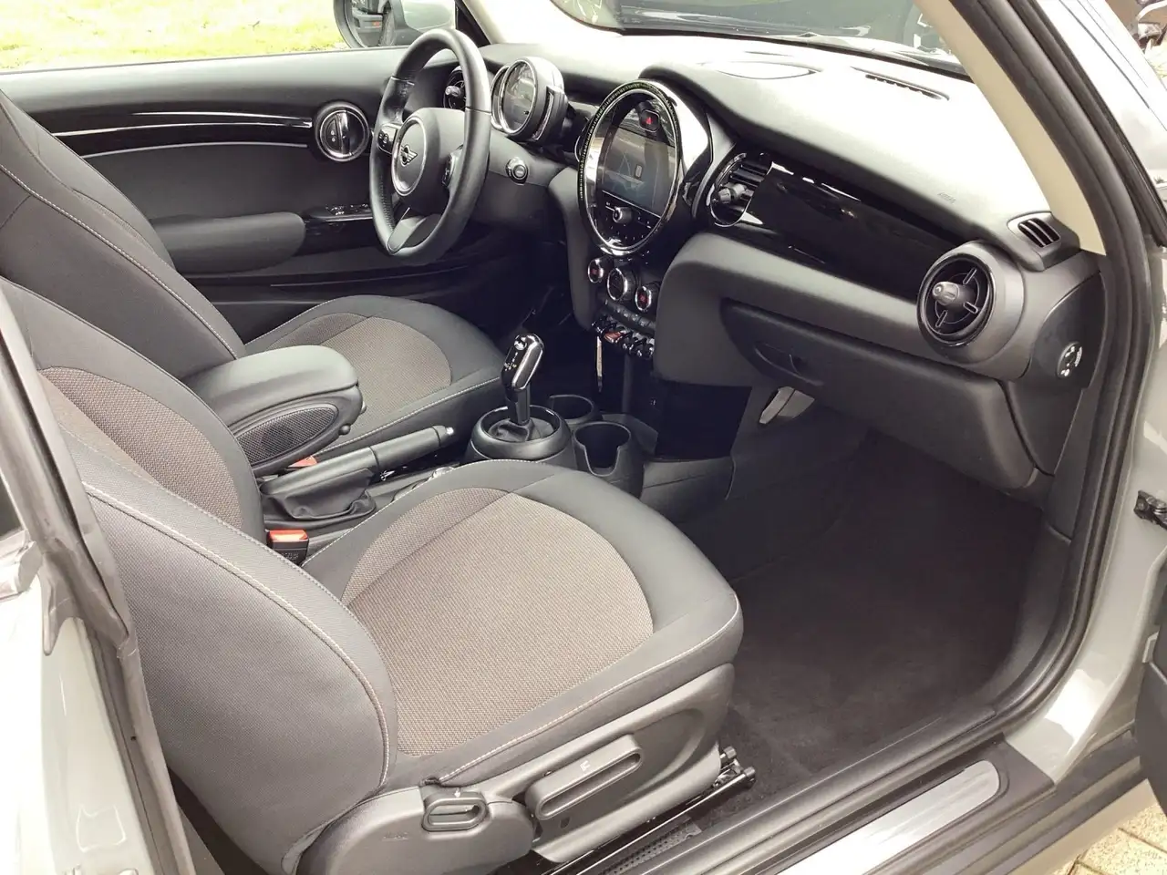 MINI Cooper Hatch 15" / LED / DAB / Klima / CarPlay 15