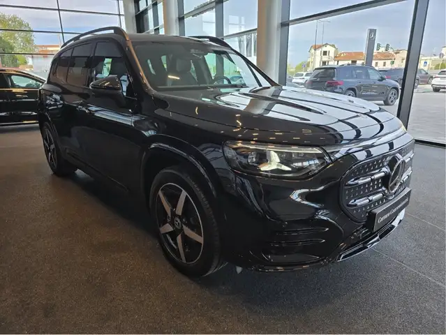 Mercedes-Benz GLB 350 4MATIC con tecnologia EQ