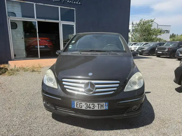 Mercedes-Benz B-Class view 2