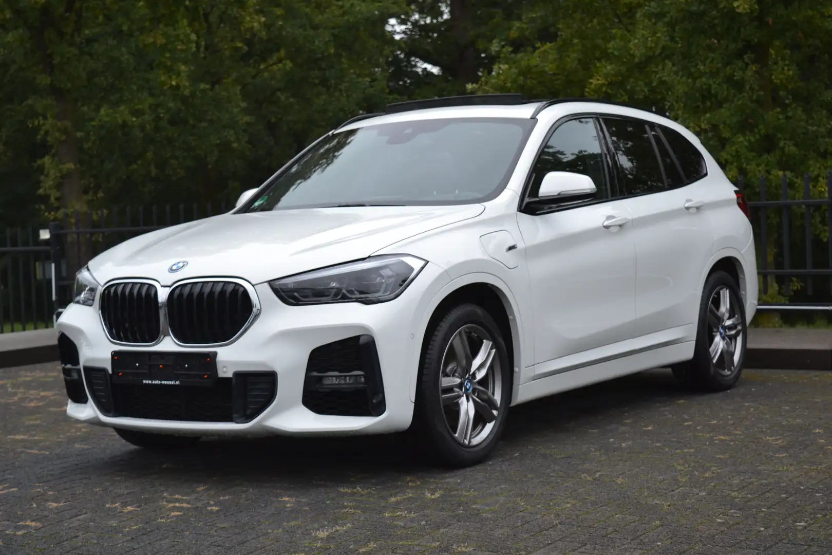BMW X1 1.5 PHEV xDrive25e | M Sport | Pano | Navi + Camer Grijs - 1