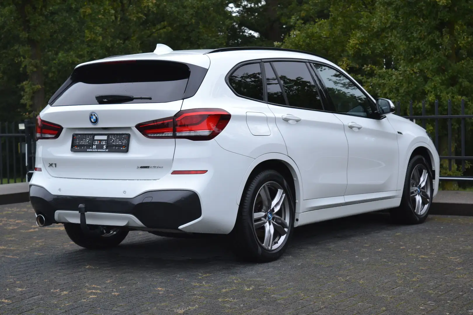 BMW X1 1.5 PHEV xDrive25e | M Sport | Pano | Navi + Camer Grijs - 2