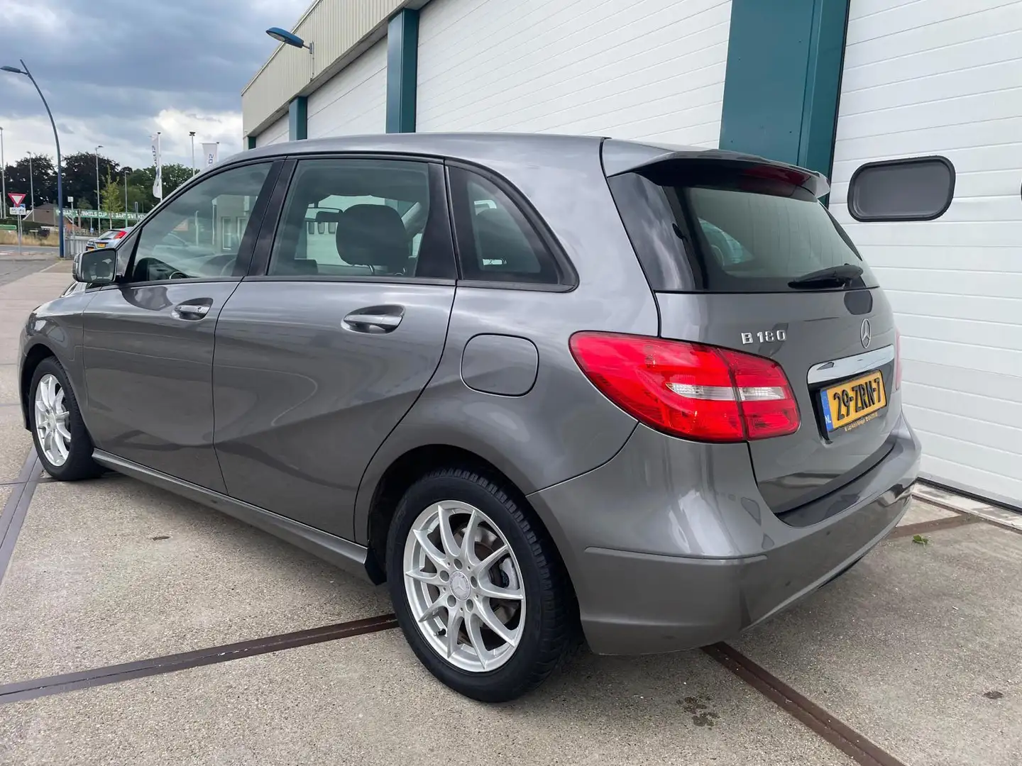 Mercedes-Benz B 180 Gri - 2