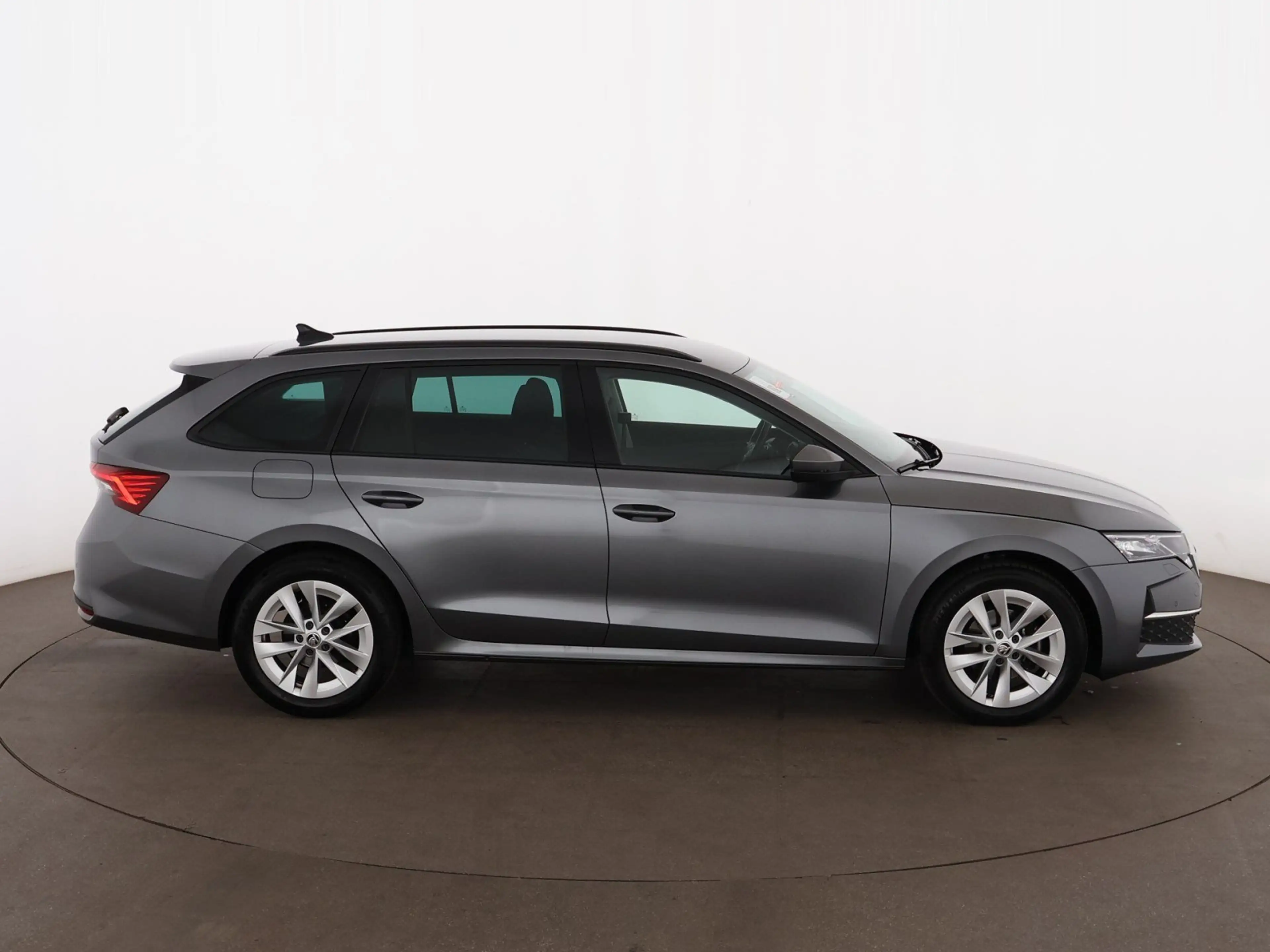 Skoda Octavia Combi 2.0 TDI Selection Aut MATRIX AHK — photo 11
