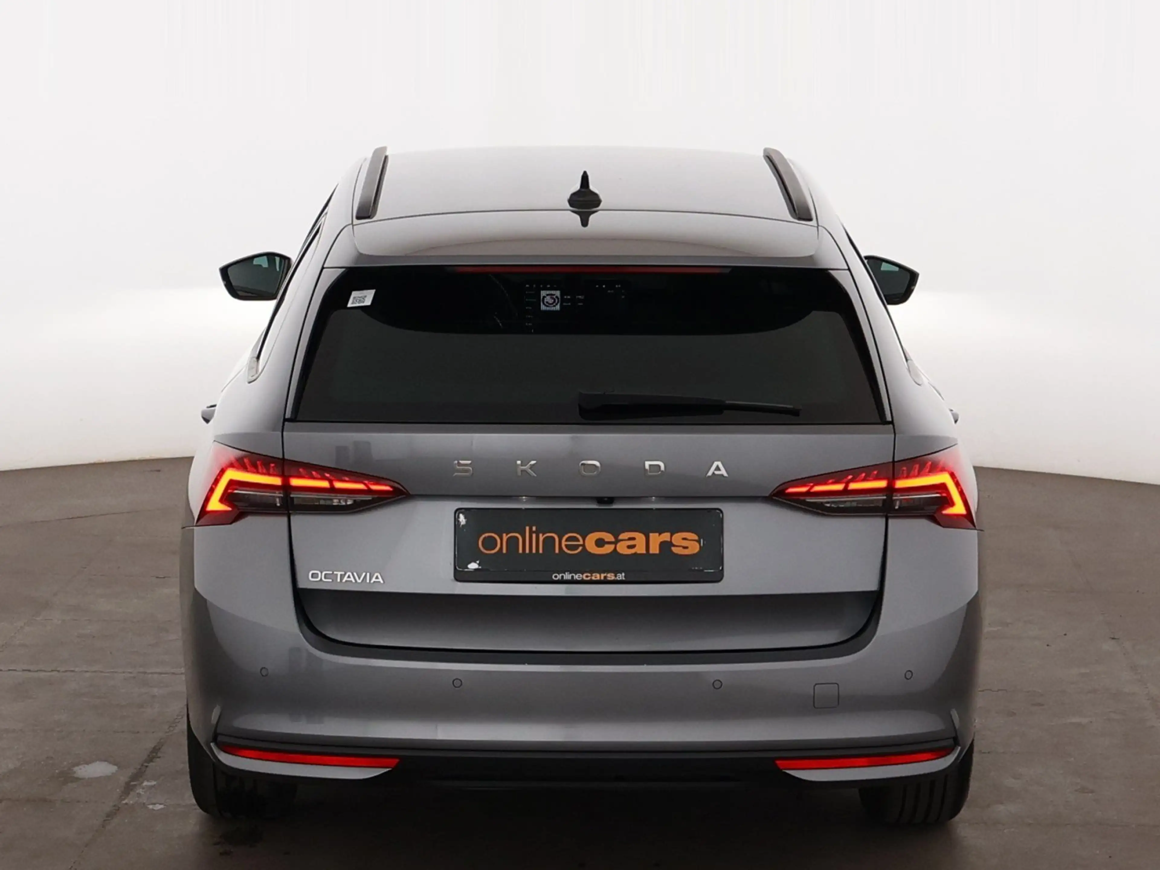 Skoda Octavia Combi 2.0 TDI Selection Aut MATRIX AHK — photo 9