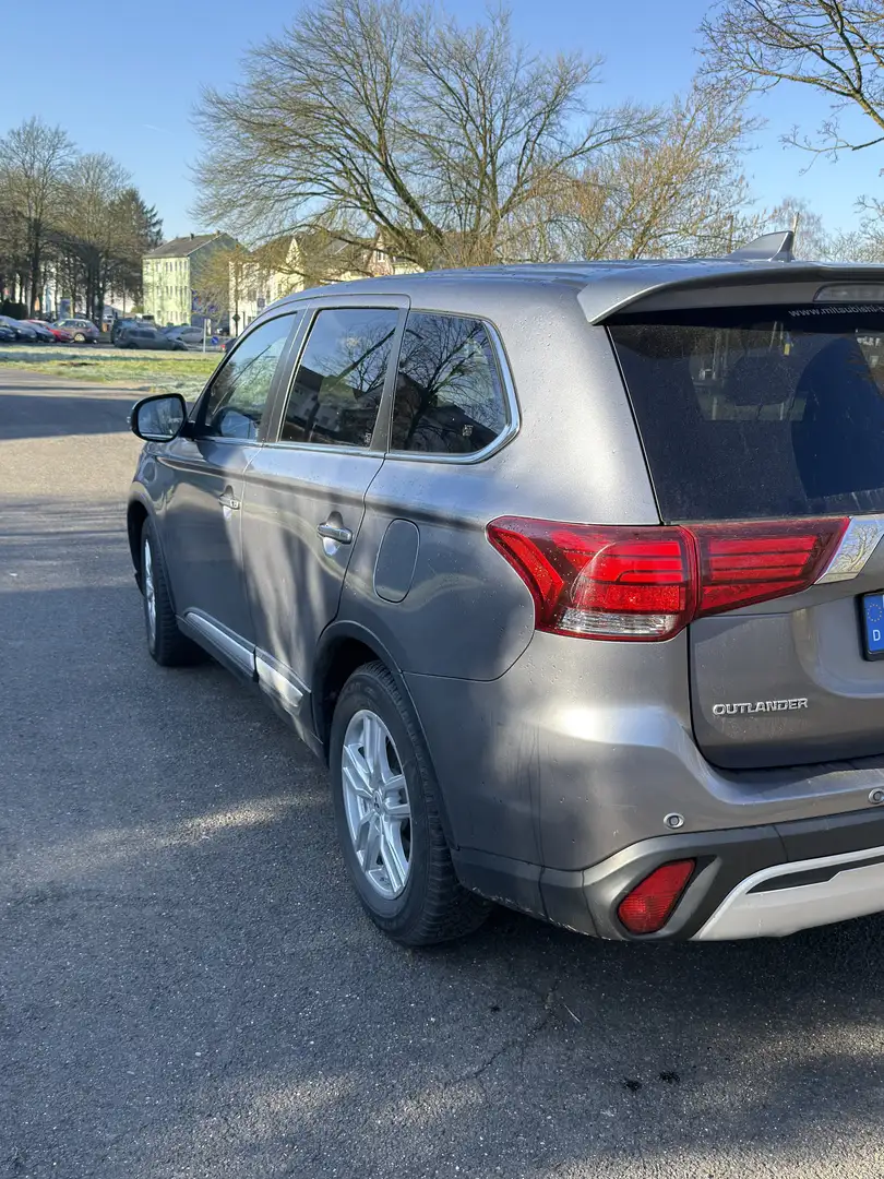Mitsubishi Outlander 2.0 2WD CVT Diamant - 2