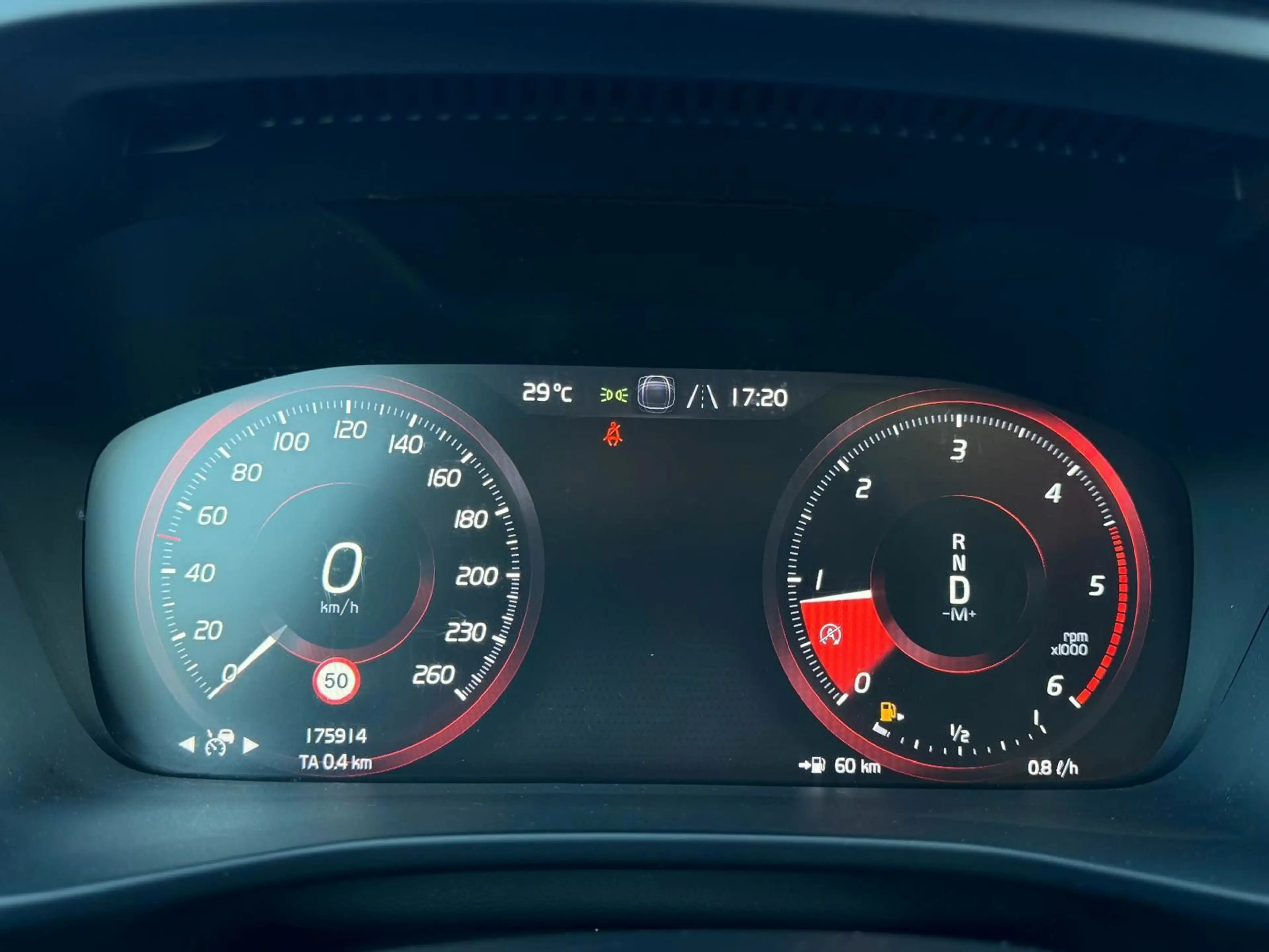 Volvo XC40 Momentum 2WD*360°KAMERA*DAB*PANO*AHK*SPUHAL — photo 14