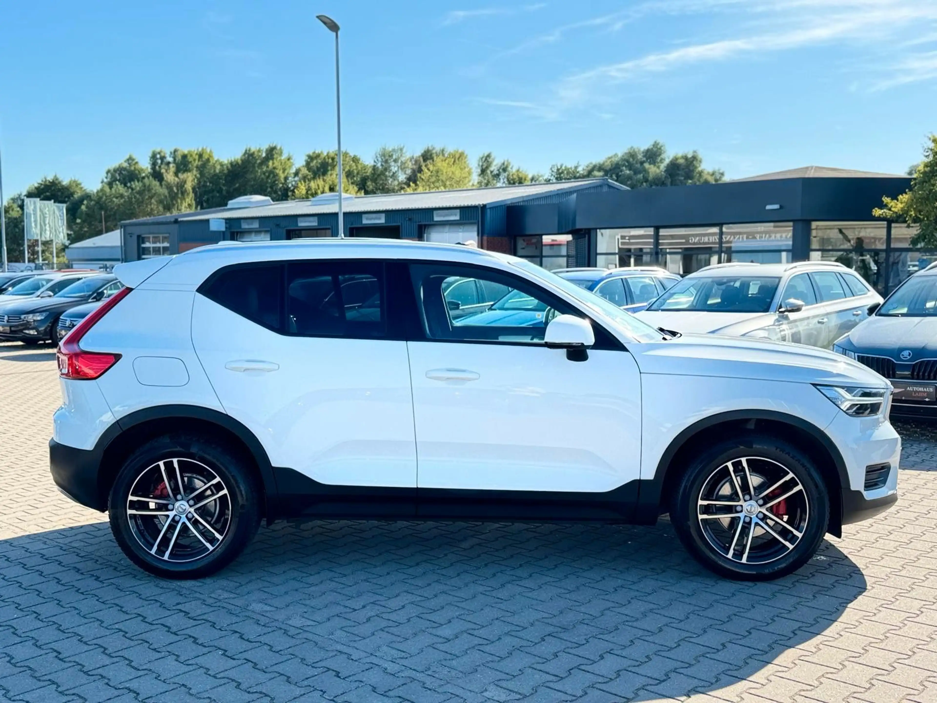 Volvo XC40 Momentum 2WD*360°KAMERA*DAB*PANO*AHK*SPUHAL — photo 9