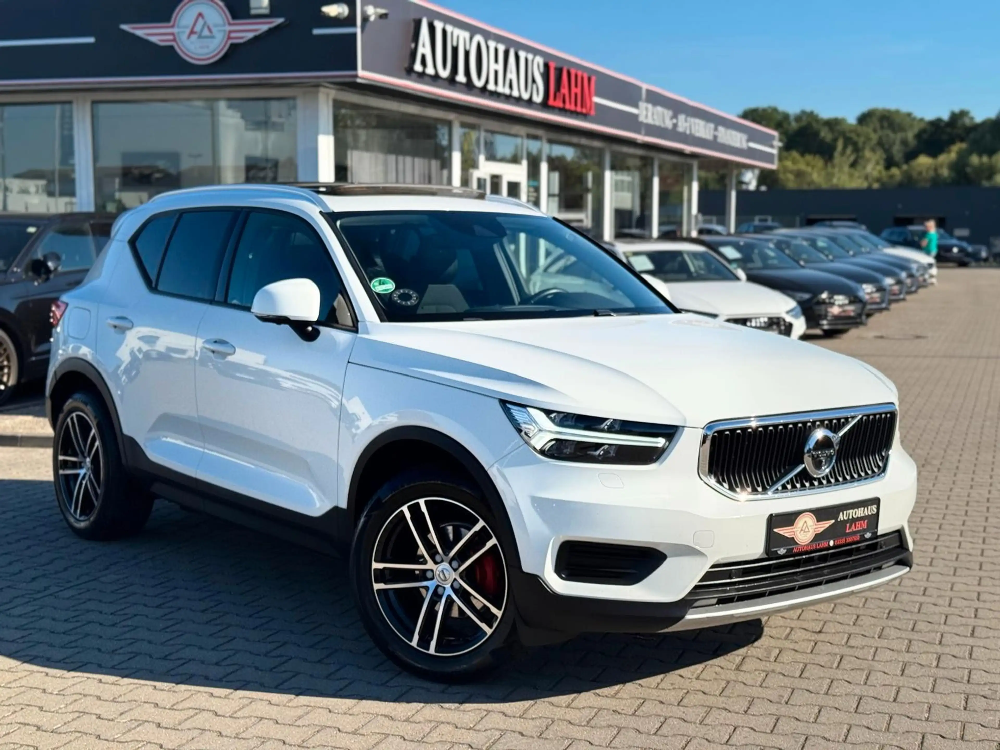 Volvo XC40 Momentum 2WD*360°KAMERA*DAB*PANO*AHK*SPUHAL