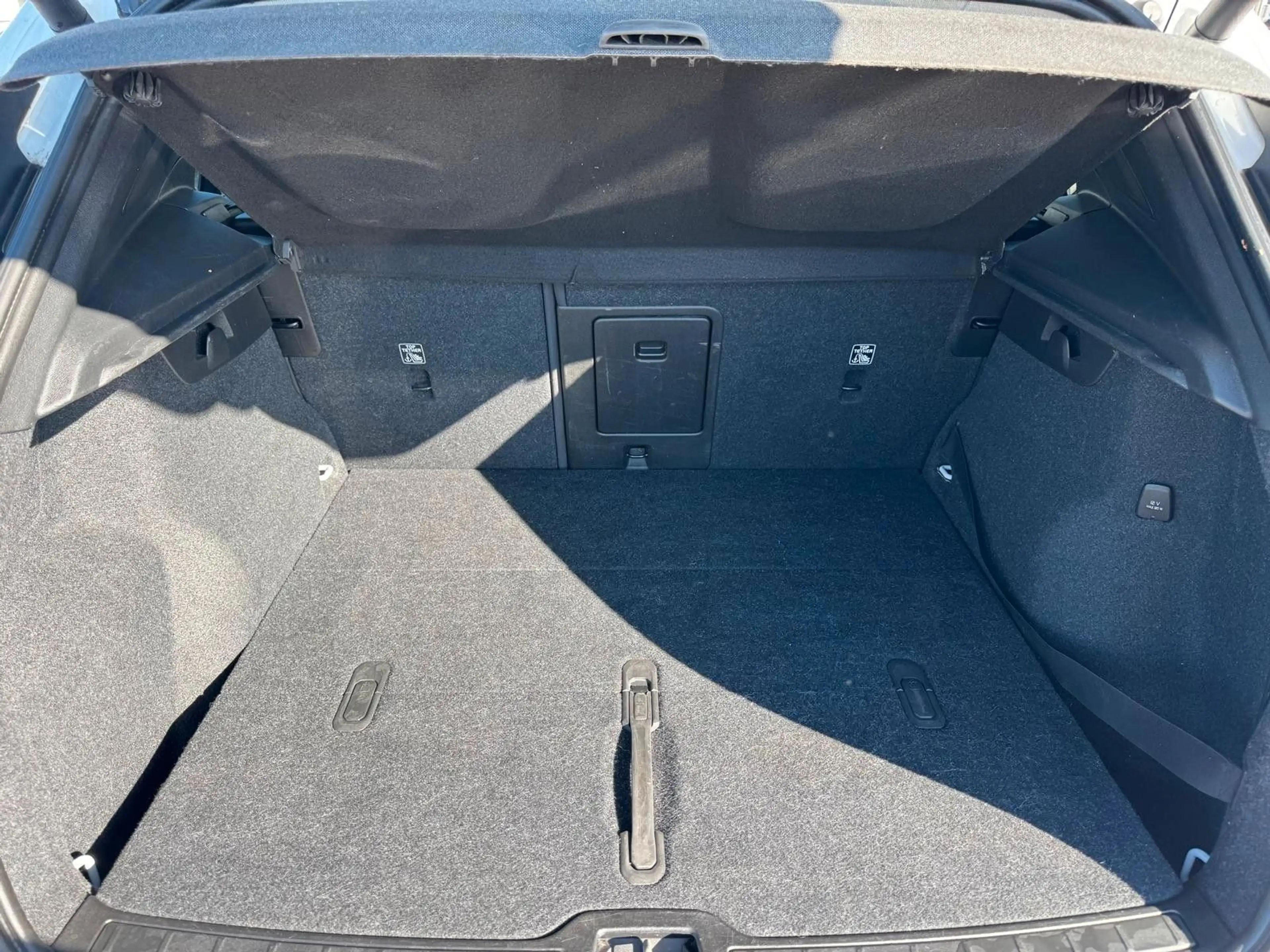 Volvo XC40 Momentum 2WD*360°KAMERA*DAB*PANO*AHK*SPUHAL — photo 8