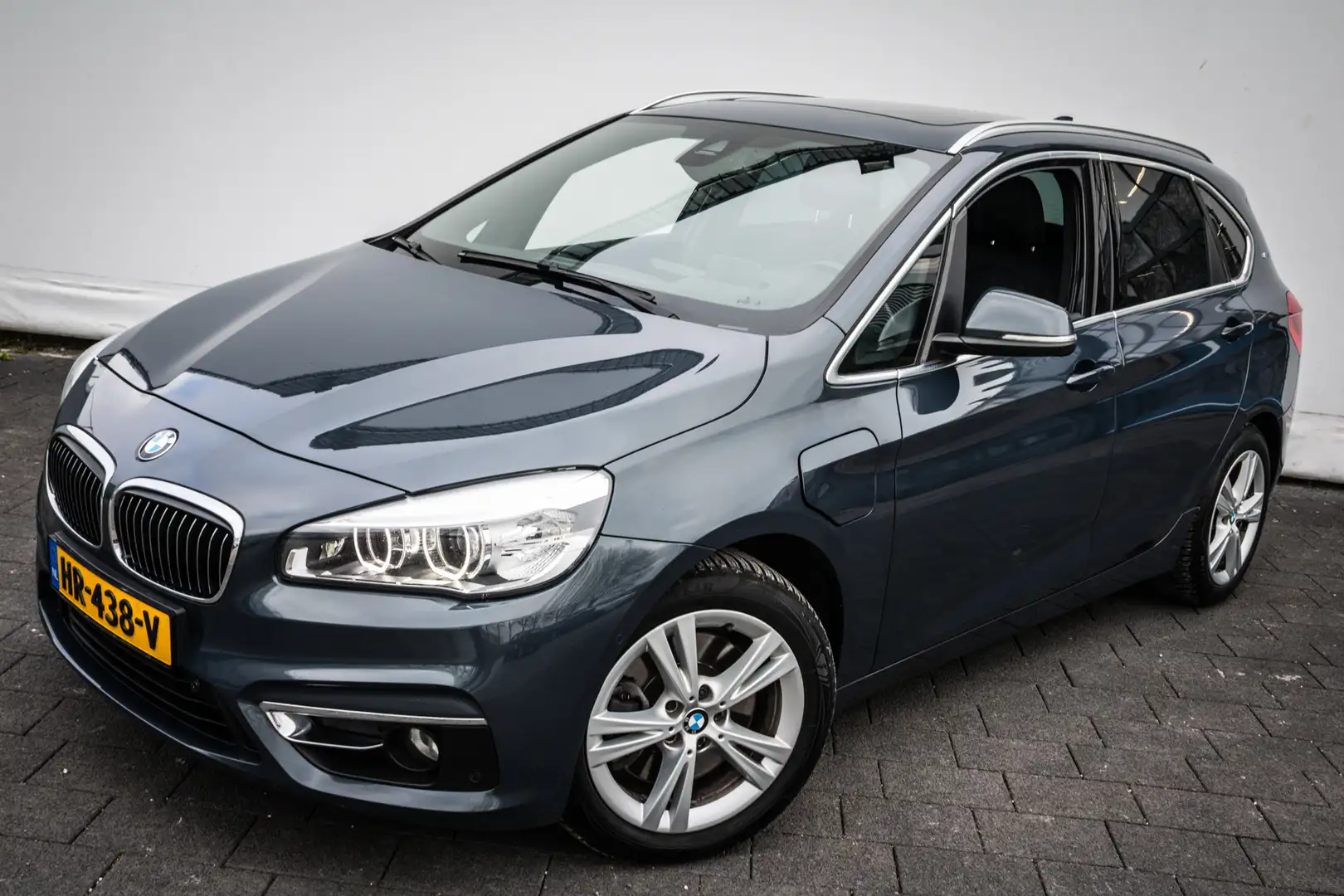 BMW 225 2-serie Active Tourer 225xe Aut. Plug-in High Exec Grijs - 2
