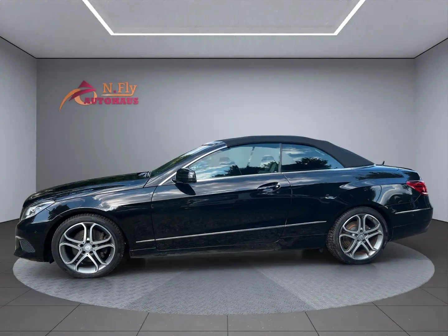 Mercedes-Benz E 200 Cabrio Sport-Paket Navi*Leder*SZ Schwarz - 2