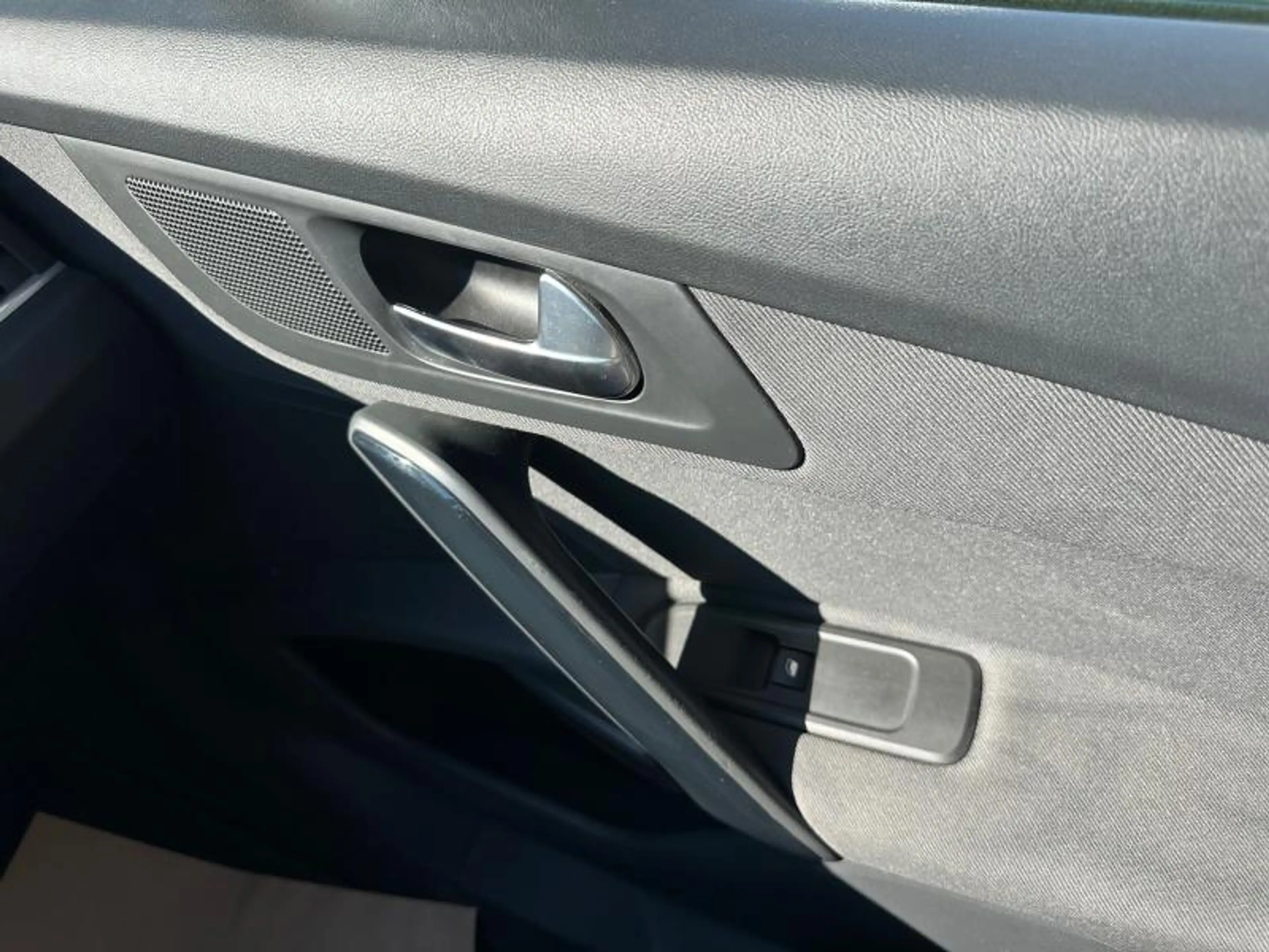 Peugeot 508 1.6 HDi 115cv Automatique break blanc 05/15 Airco — photo 10