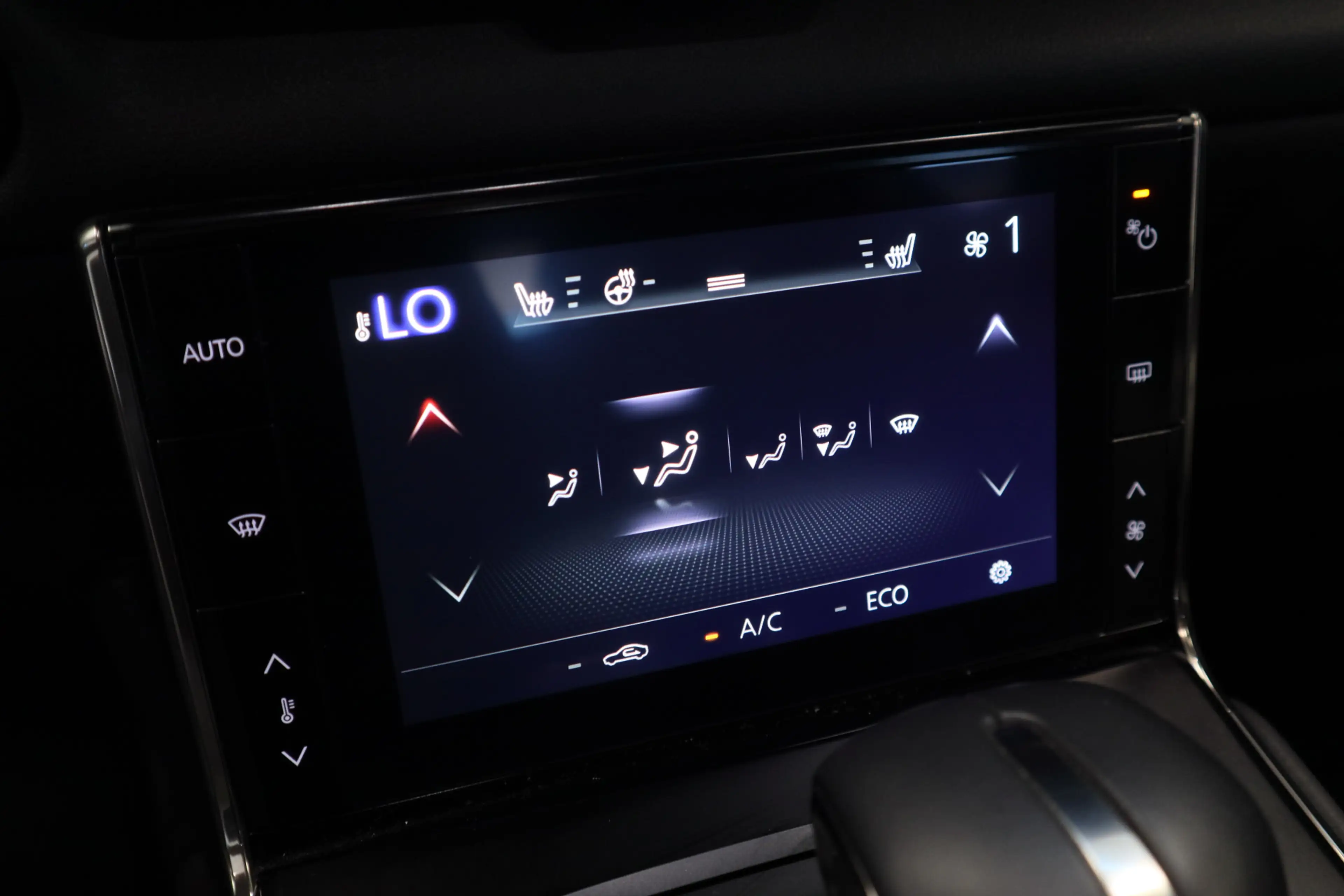 Mazda MX-30 e-SkyActiv R-EV 170 Exclusive-line LED ACC PDC Cam — photo 14