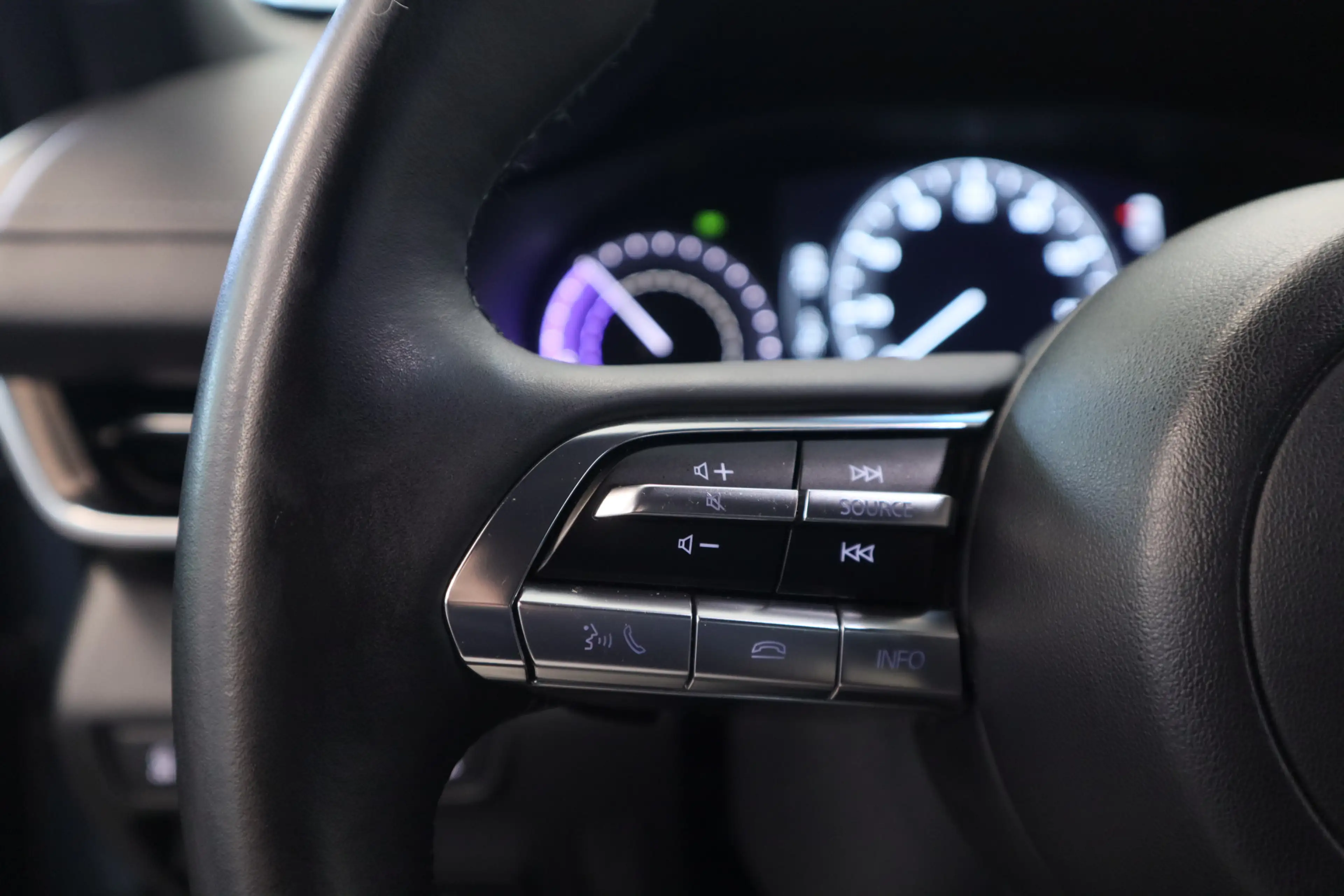 Mazda MX-30 e-SkyActiv R-EV 170 Exclusive-line LED ACC PDC Cam — photo 8