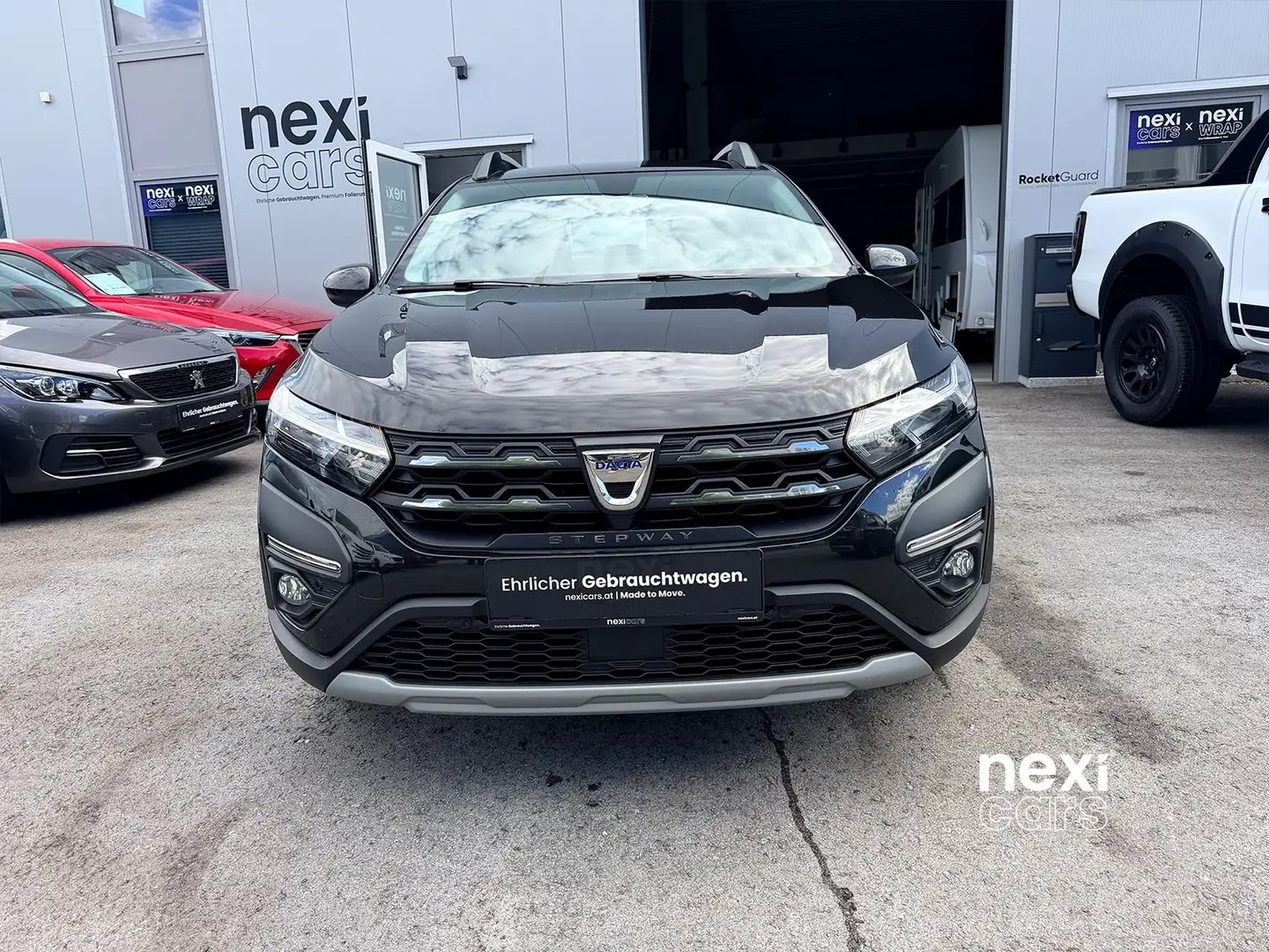 Dacia Sandero Stepway Comfort | 1. Hand | AHK | Top Zustand | wenig KM Schwarz - 2