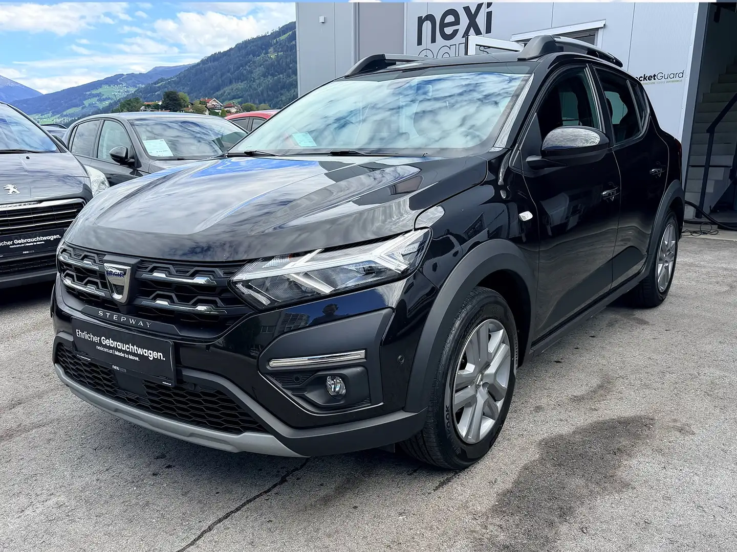 Dacia Sandero Stepway Comfort | 1. Hand | AHK | Top Zustand | wenig KM Schwarz - 1