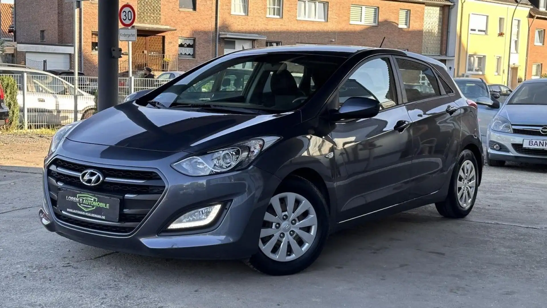Hyundai i30 blue Classic*Klima*Start-/Stopp*Xenon*All-we Grijs - 1
