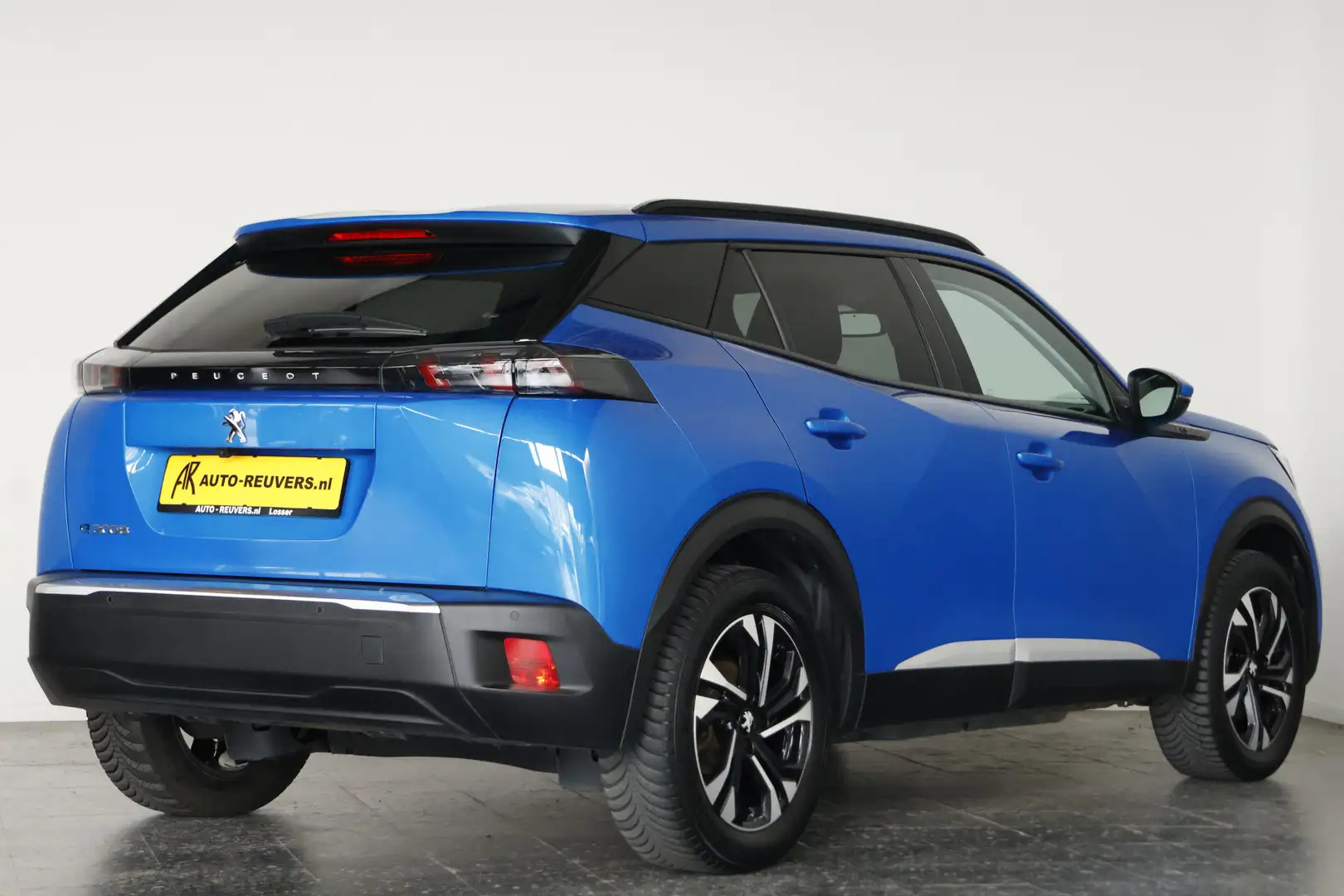 Peugeot e-2008 EV Allure Pack 50 kWh / LED / CarPlay / Navi / 3D Blauw - 2