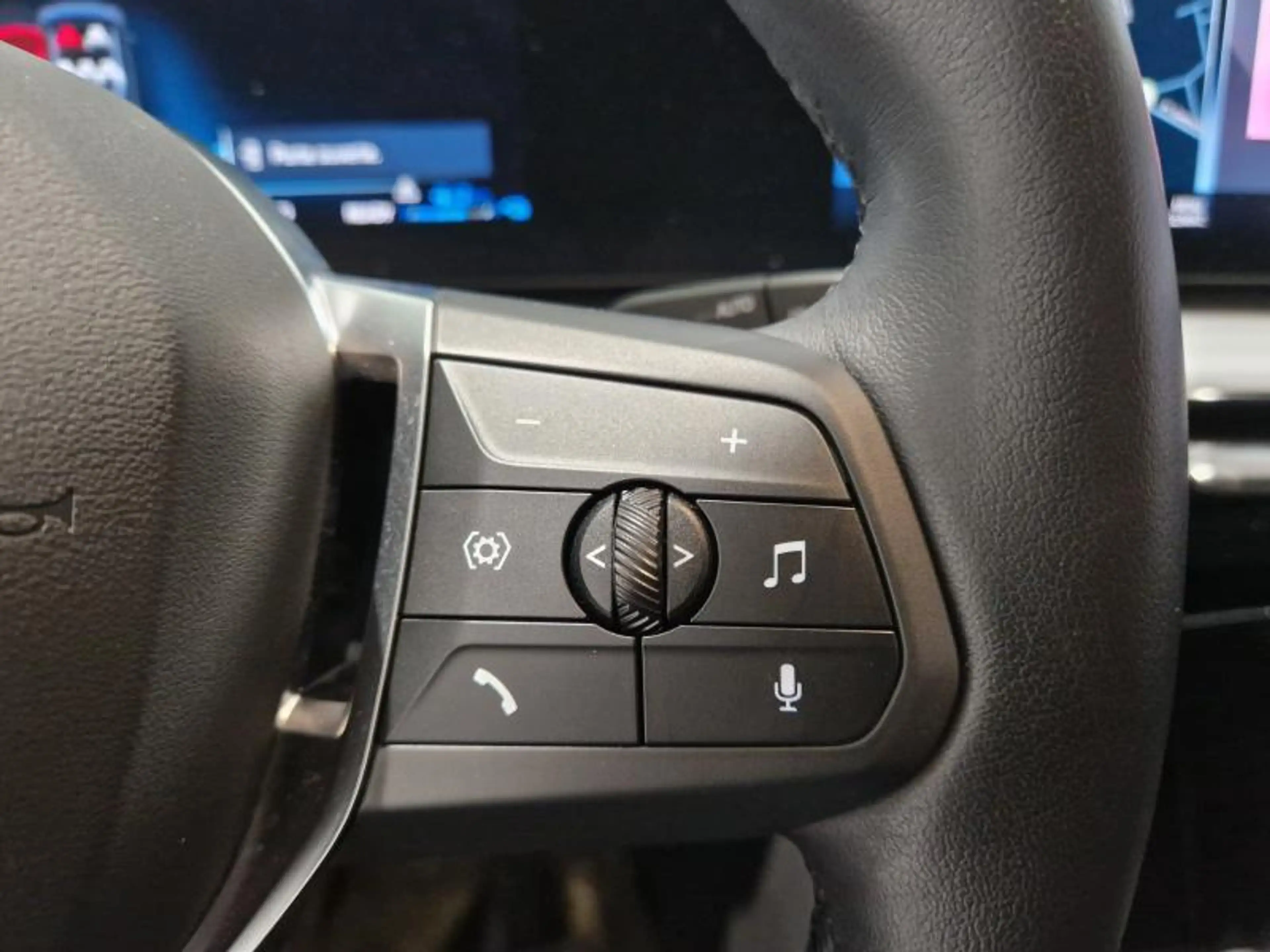 BMW 225 xDrive Active Tourer — photo 9