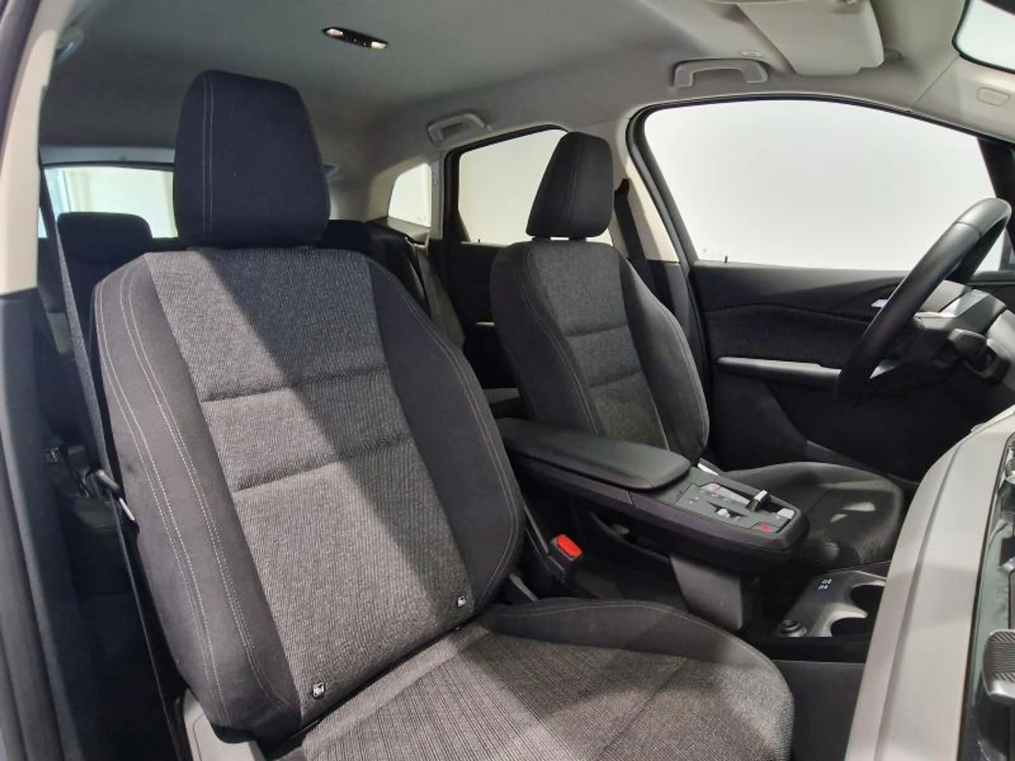 BMW 225 xDrive Active Tourer — photo 15