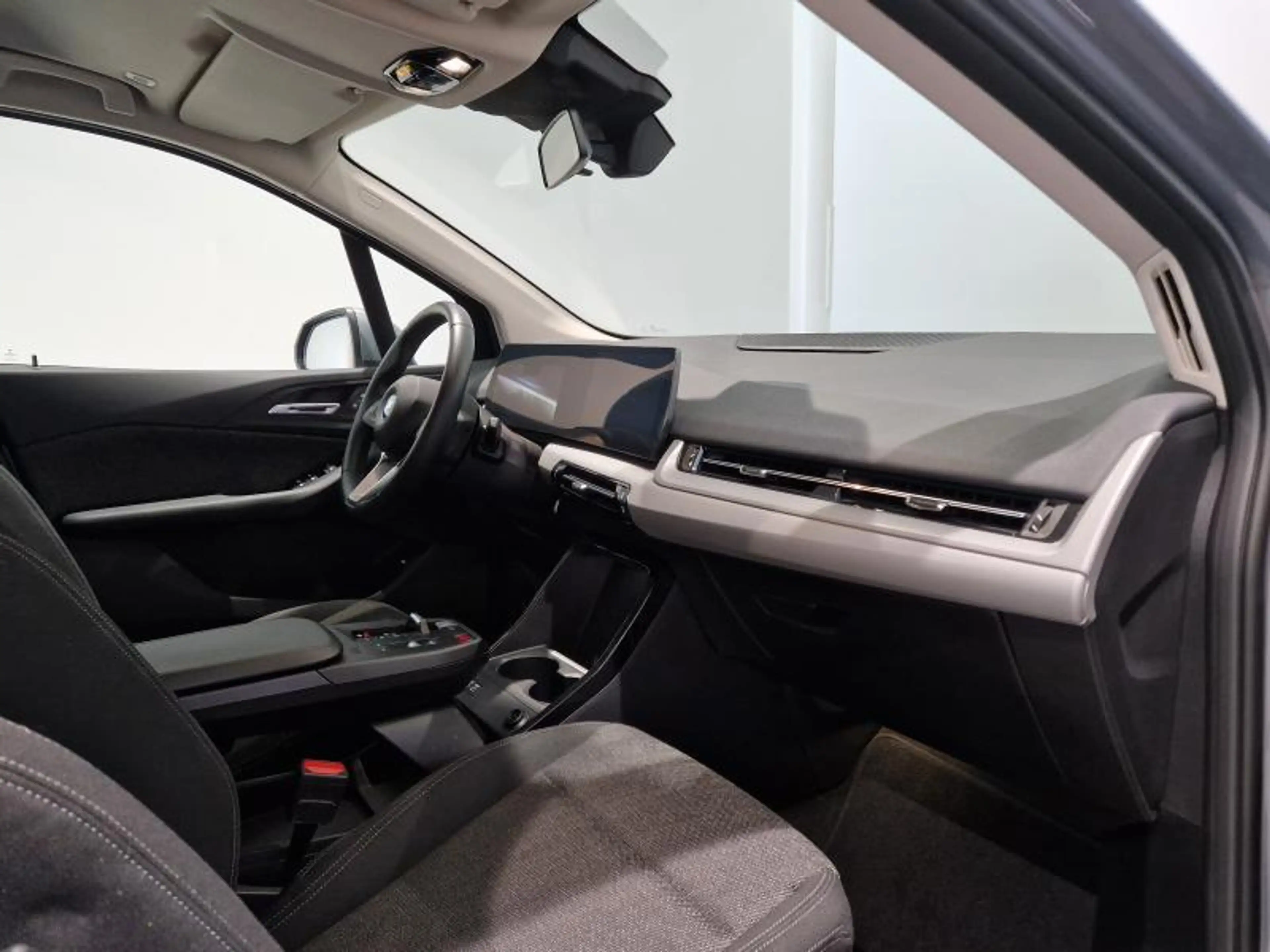 BMW 225 xDrive Active Tourer — photo 14