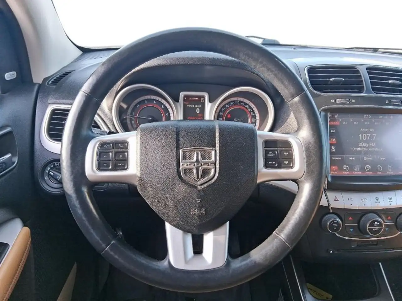 Dodge Journey снимка Dodge Journey