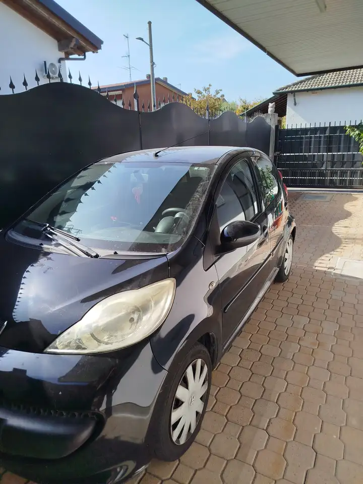 Peugeot 107 5p 1.0 12v Plaisir 2tronic — photo 1 of 7