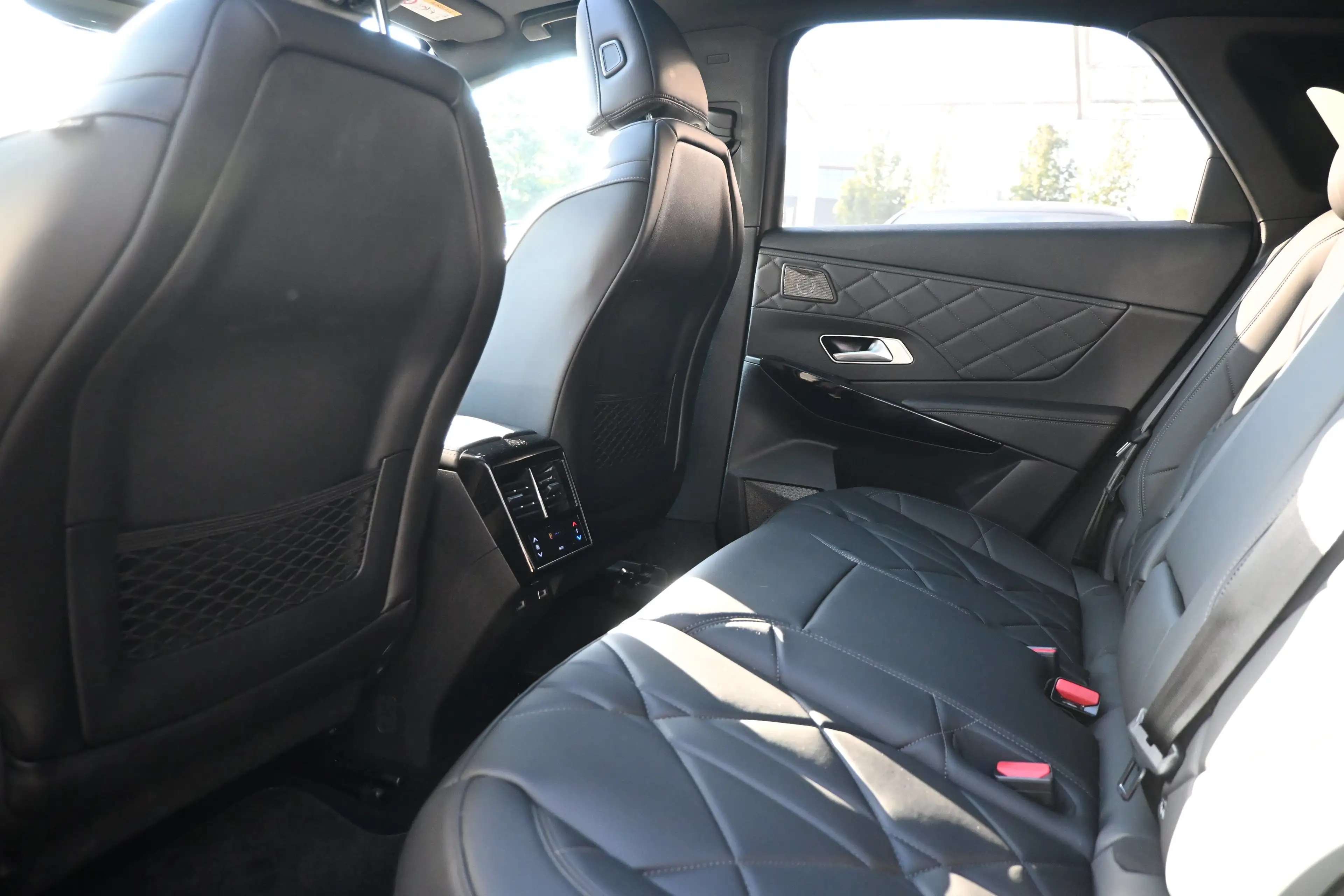 DS Automobiles DS 7 1.6 PHEV 300 4x4 Pallas | Schuif-/Kanteldak | Vol- — photo 8