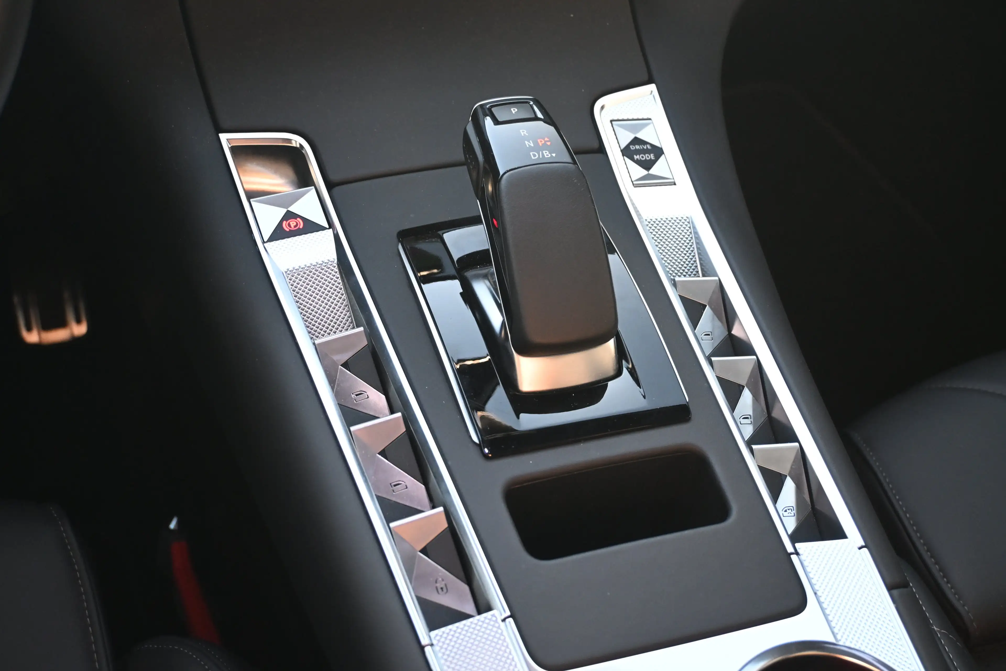 DS Automobiles DS 7 1.6 PHEV 300 4x4 Pallas | Schuif-/Kanteldak | Vol- — photo 14