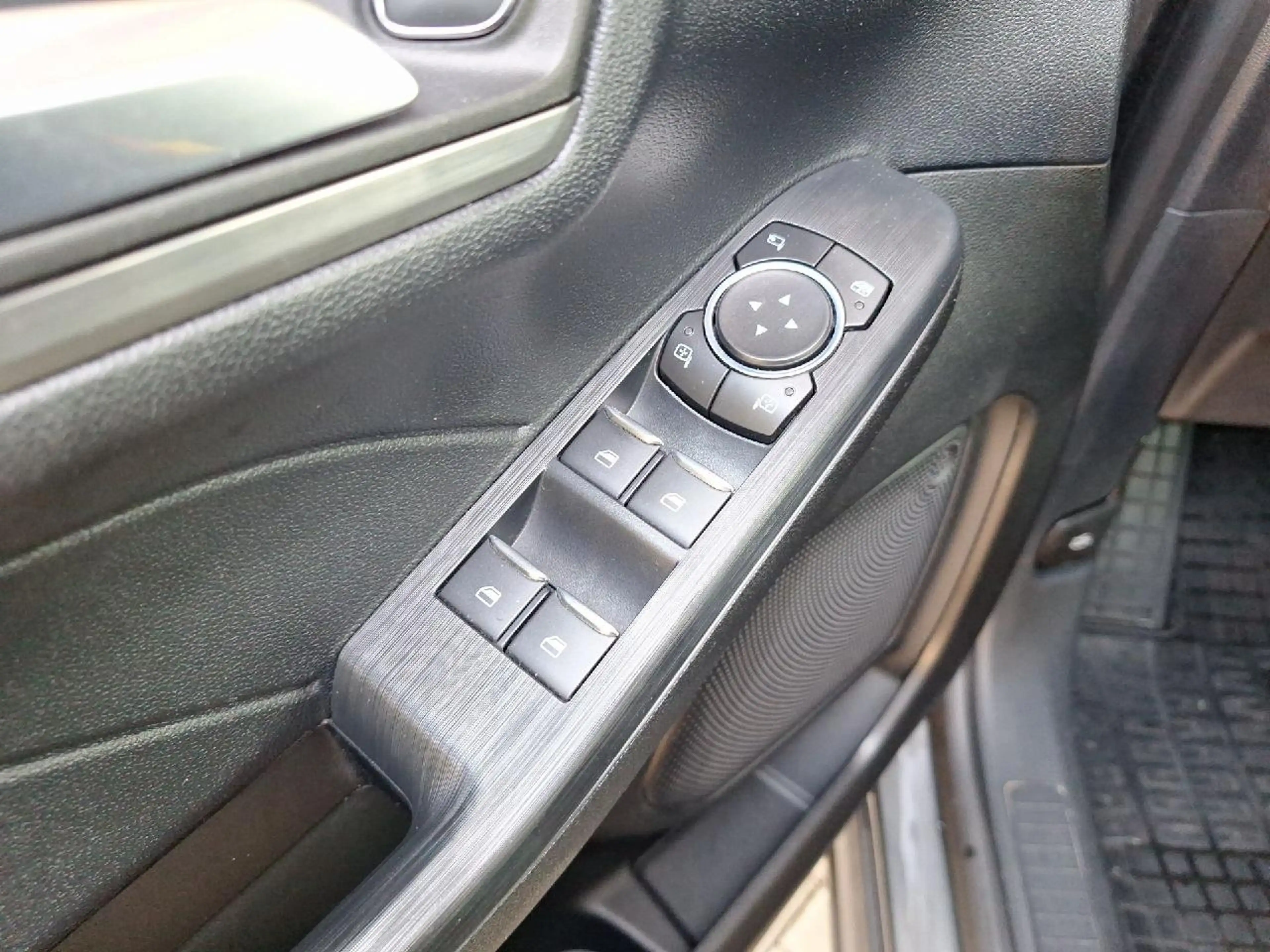 Ford Kuga Hybrid Titanium — photo 11