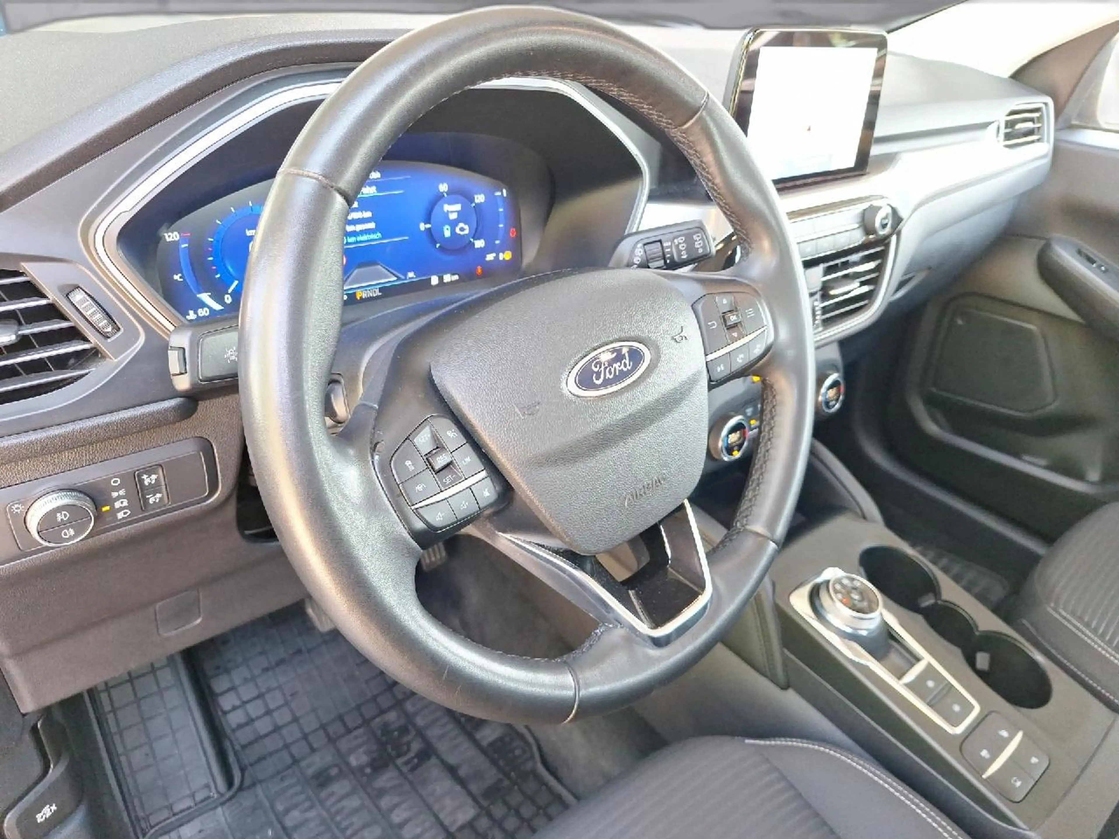 Ford Kuga Hybrid Titanium — photo 12