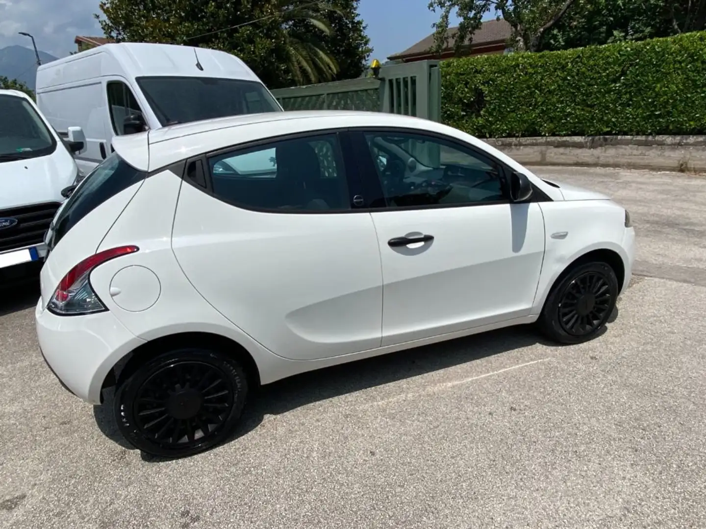 Lancia Ypsilon 1.0 FireFly 5 porte S&S Hybrid Ecochic Silver Blanc - 2