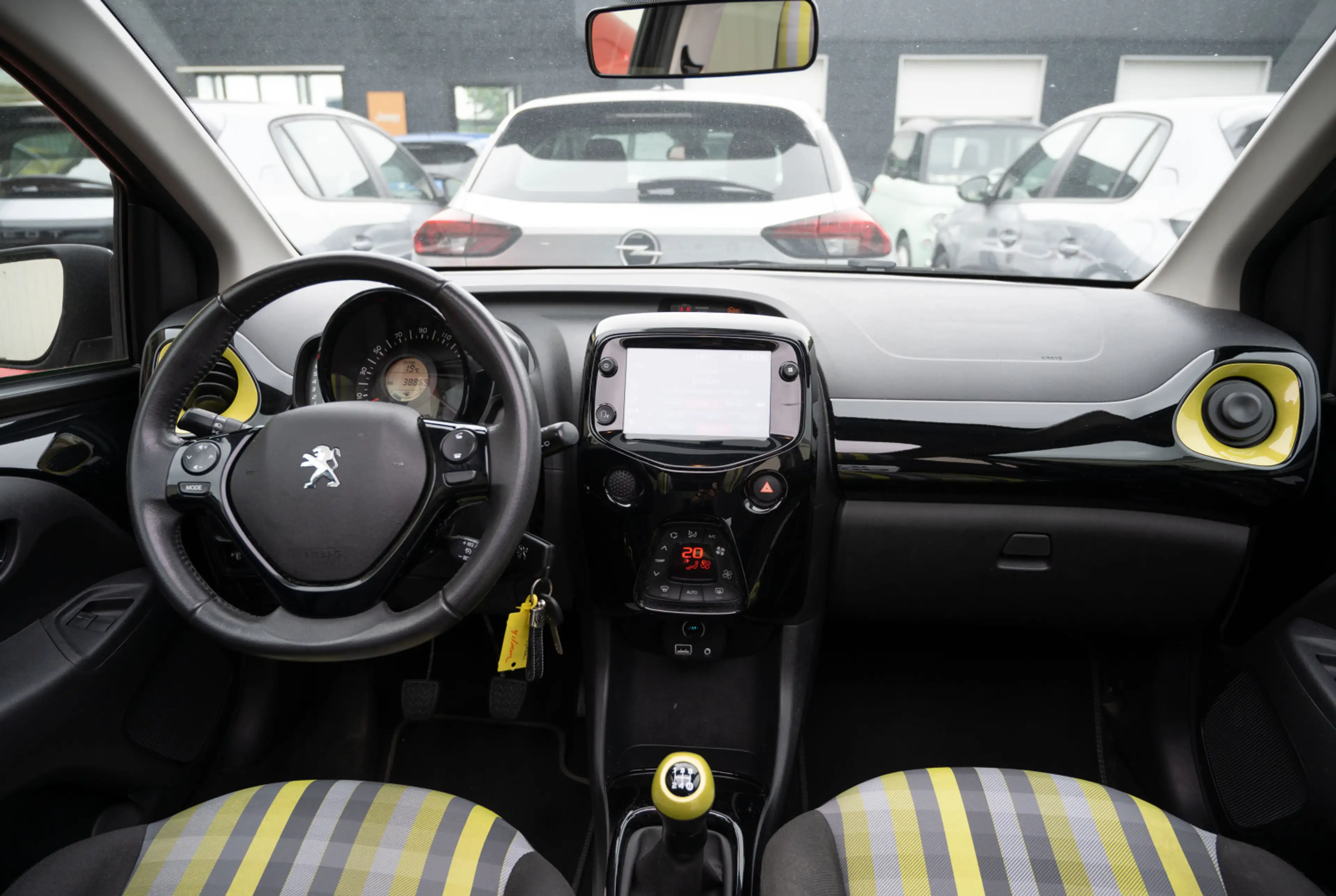 Peugeot 108 TOP Collection 1.0 VTi *SITZHEIZUNG*LOOK-PAKET*DAB+* *INVENTUR-SALE* — photo 4