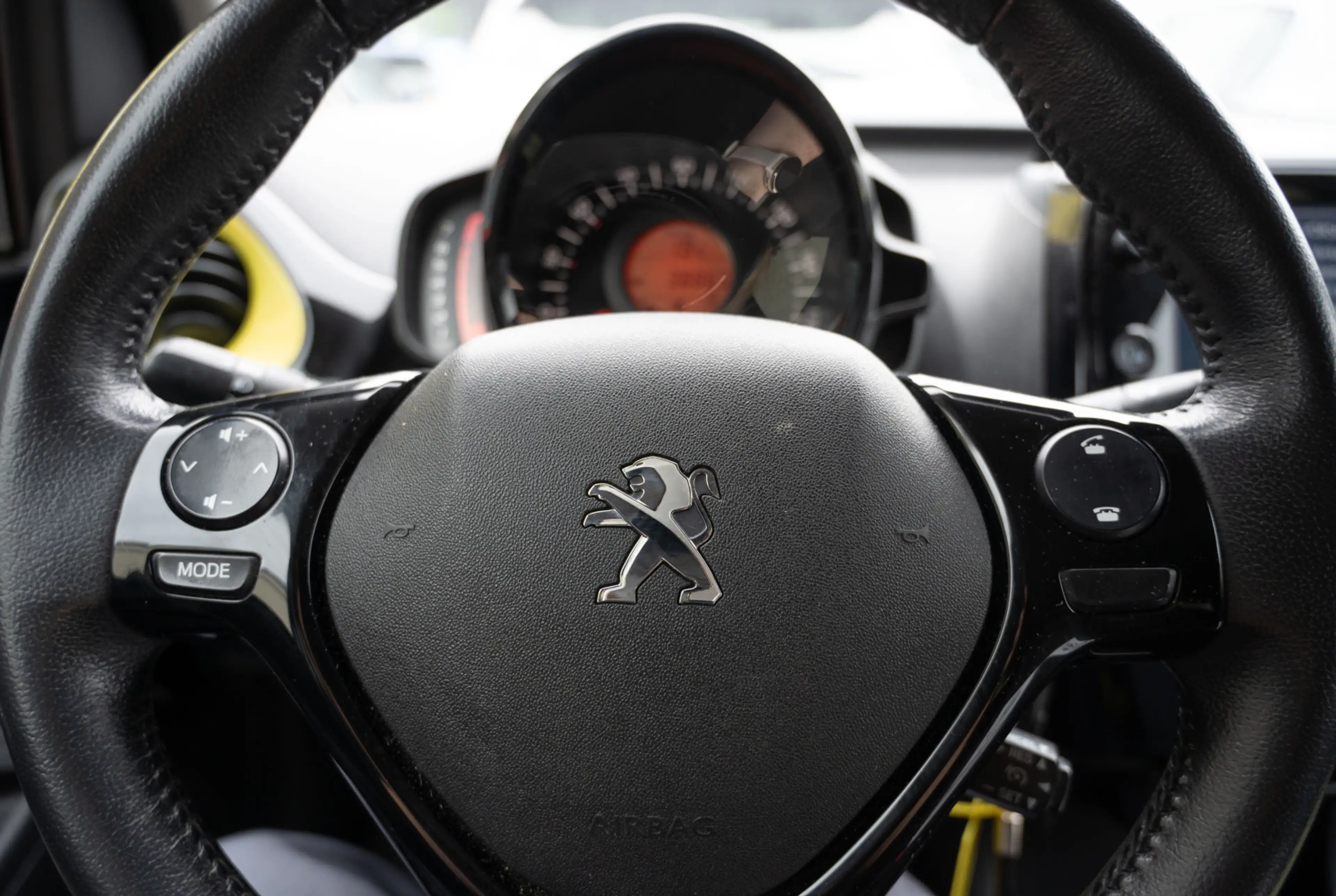 Peugeot 108 TOP Collection 1.0 VTi *SITZHEIZUNG*LOOK-PAKET*DAB+* *INVENTUR-SALE* — photo 13