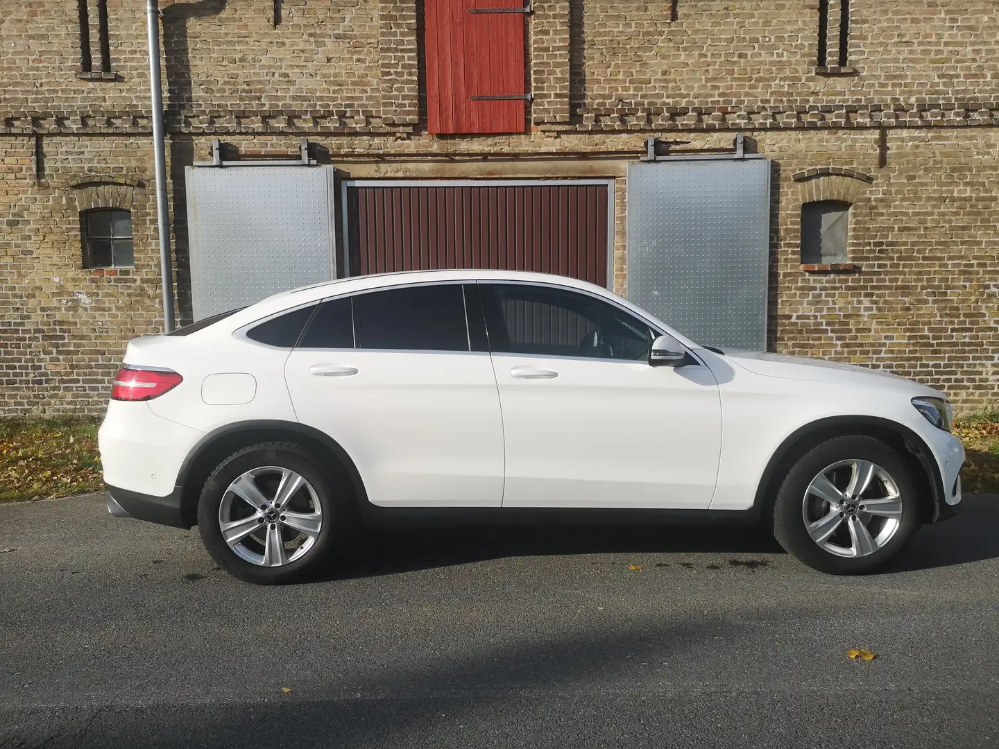 Mercedes-Benz GLC 250 Coupe 4Matic 9G-TRONIC Bílá - 2