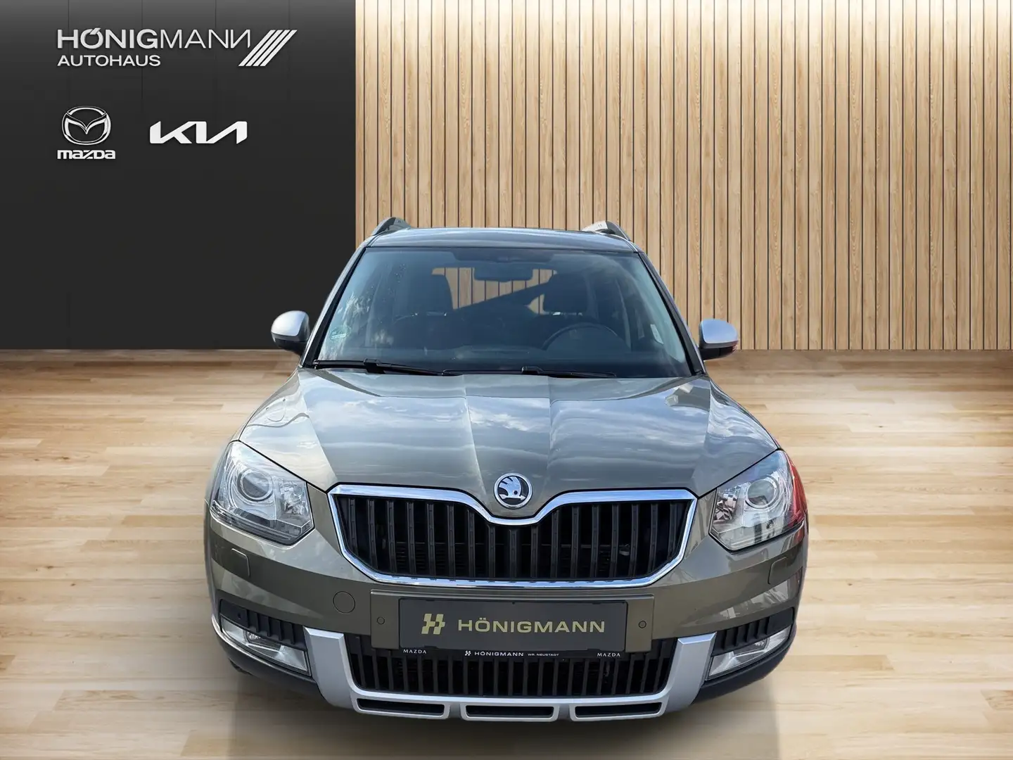 Skoda Yeti Yeti Elegance 2,0 TDI 4x4 DSG Elegance Braun - 2