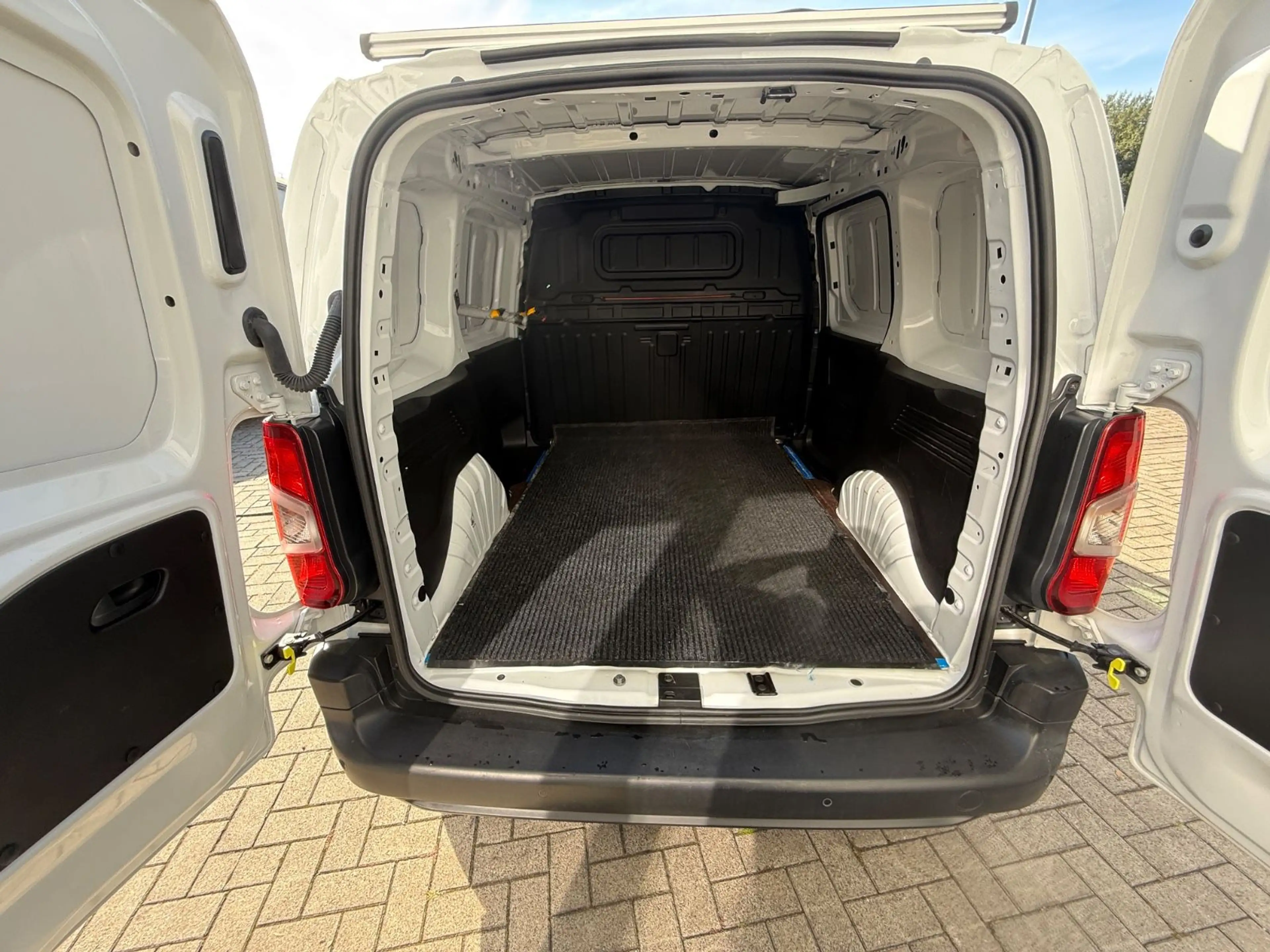 Fiat Doblo Kastenwagen L1*PDC*NAVI*AUTOMATIK*MWST — photo 9
