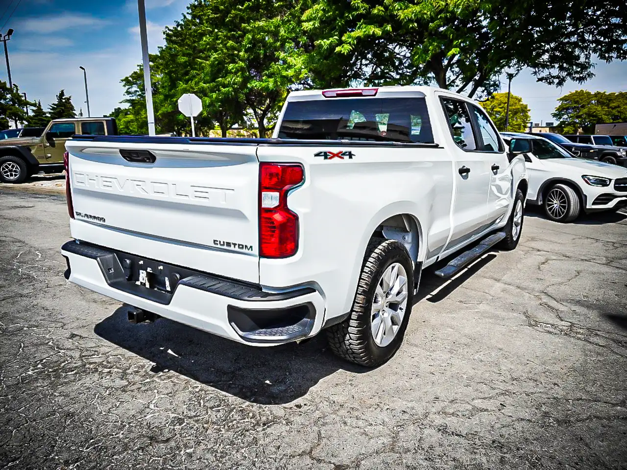 Chevrolet Silverado 1500 снимка Chevrolet Silverado 1500