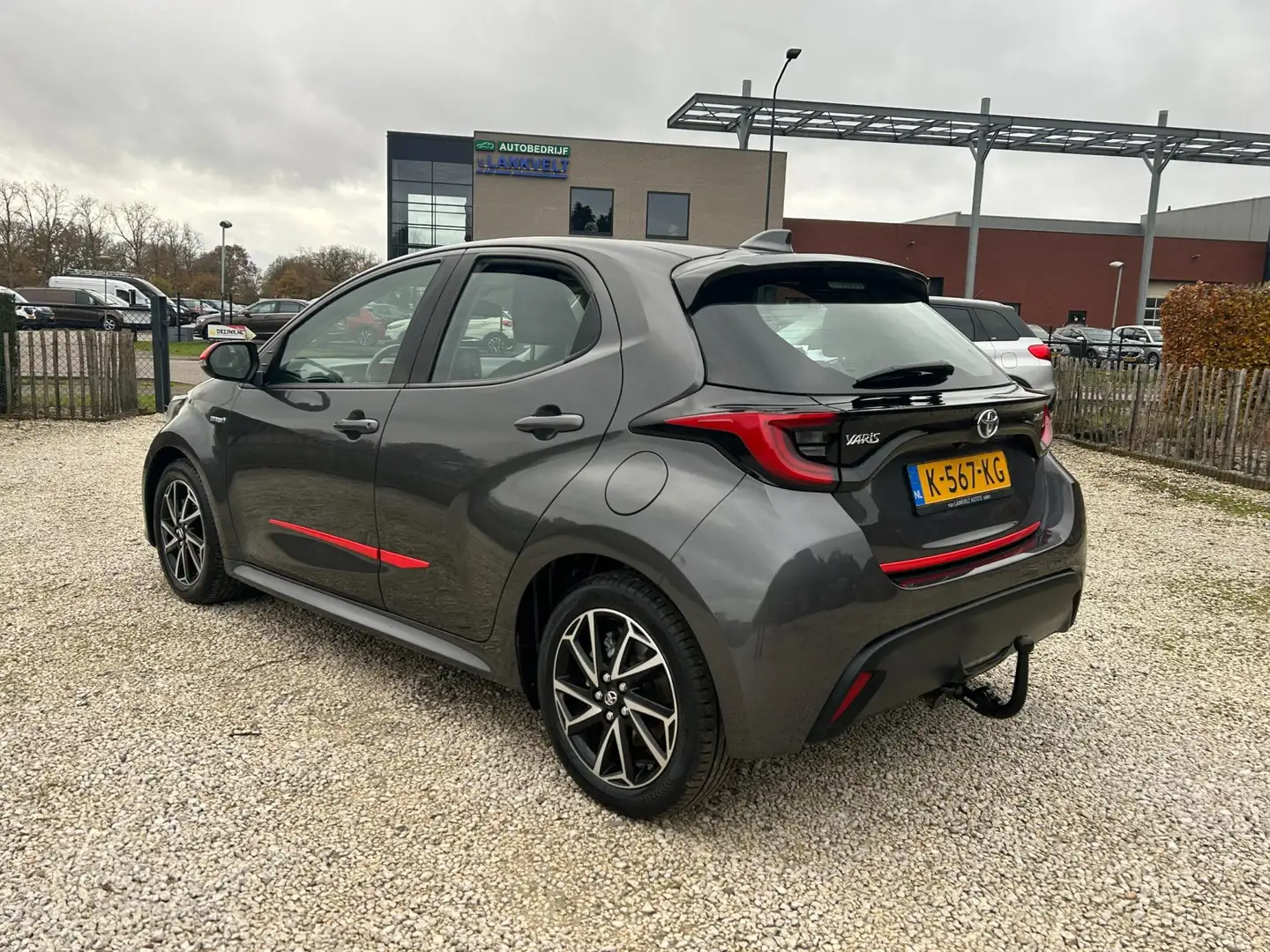 Toyota Yaris 1.5 Hybrid Dynamic automaat Grau - 2