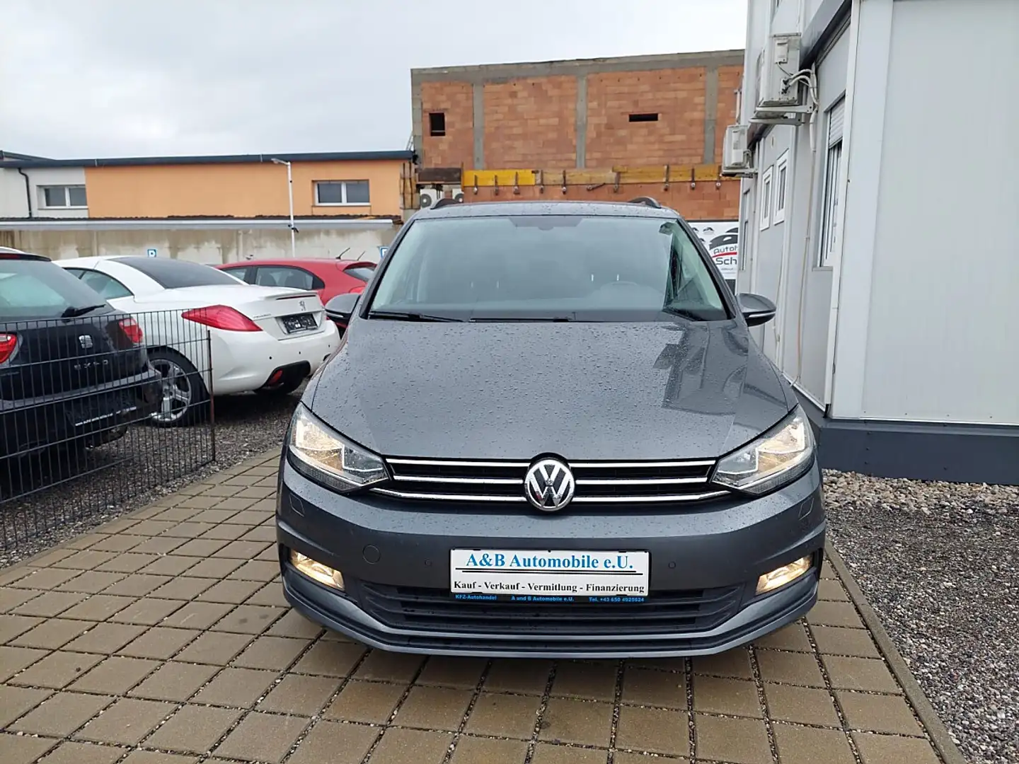 Volkswagen Touran Comfortline 2,0 BMT TDI DSG Erster Besitz Grau - 2