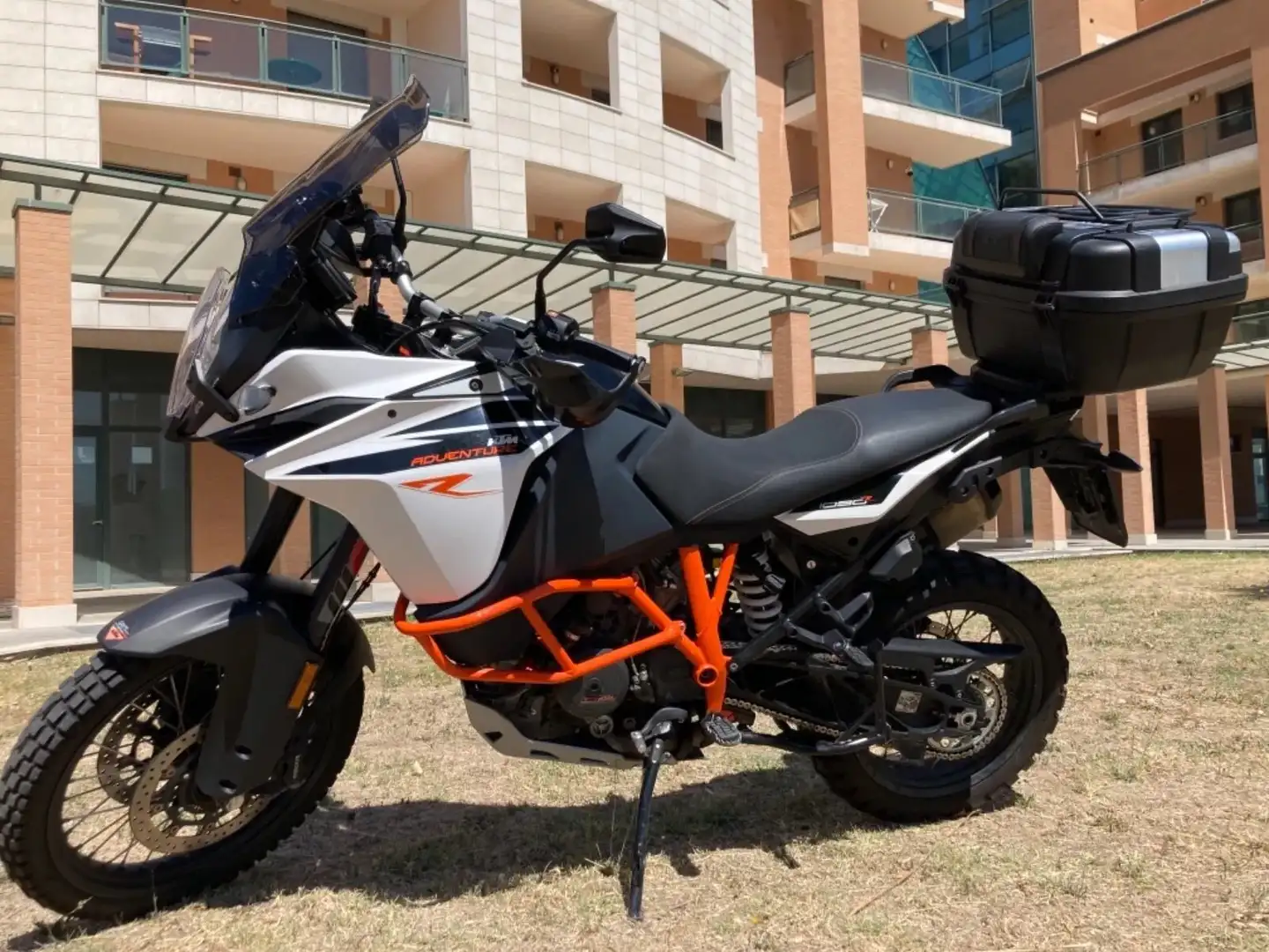 KTM 1090 Adventure Bianco - 1
