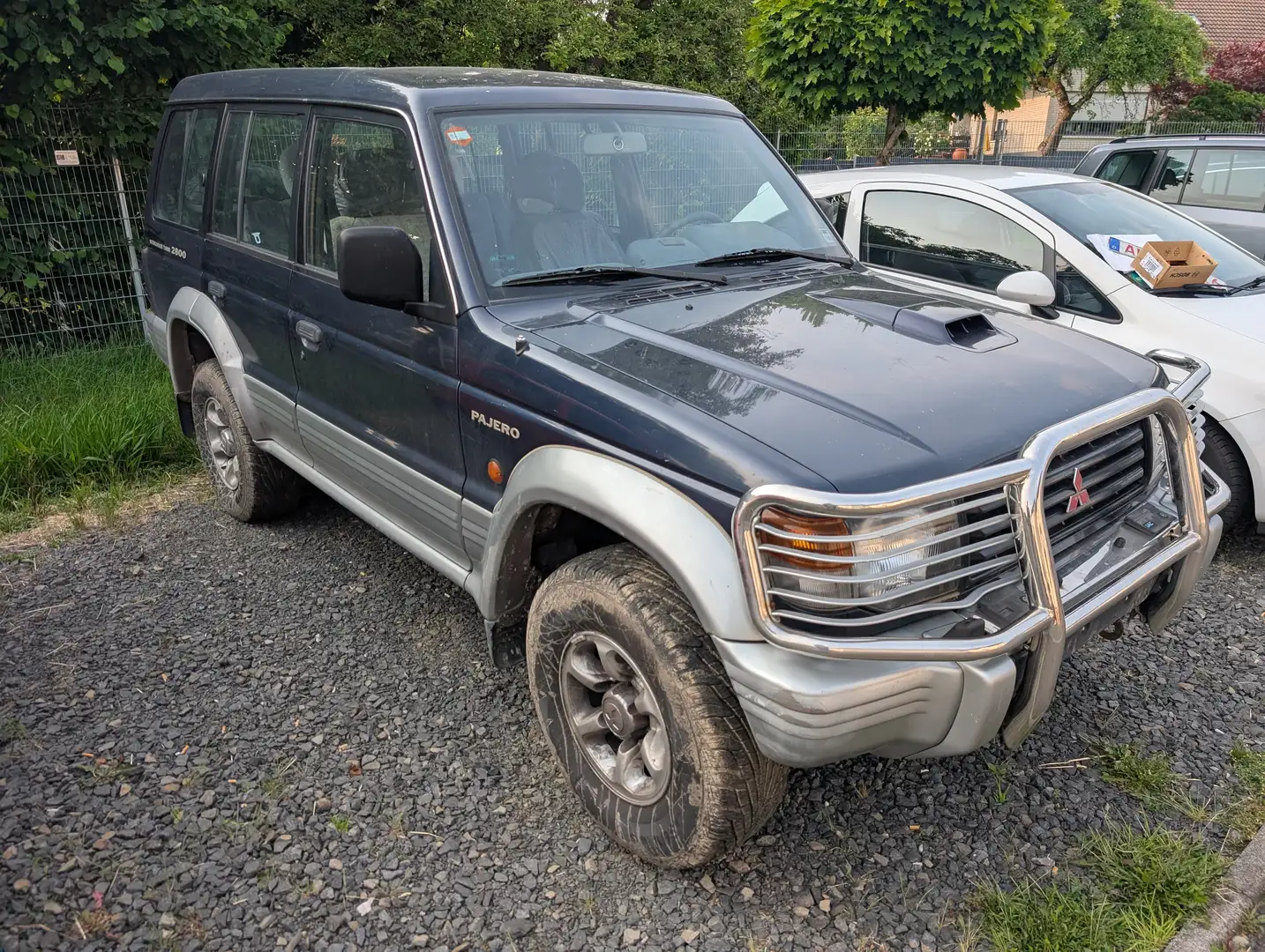 Mitsubishi Pajero 2800 TD ! Beschädigt ! Schwarz - 1