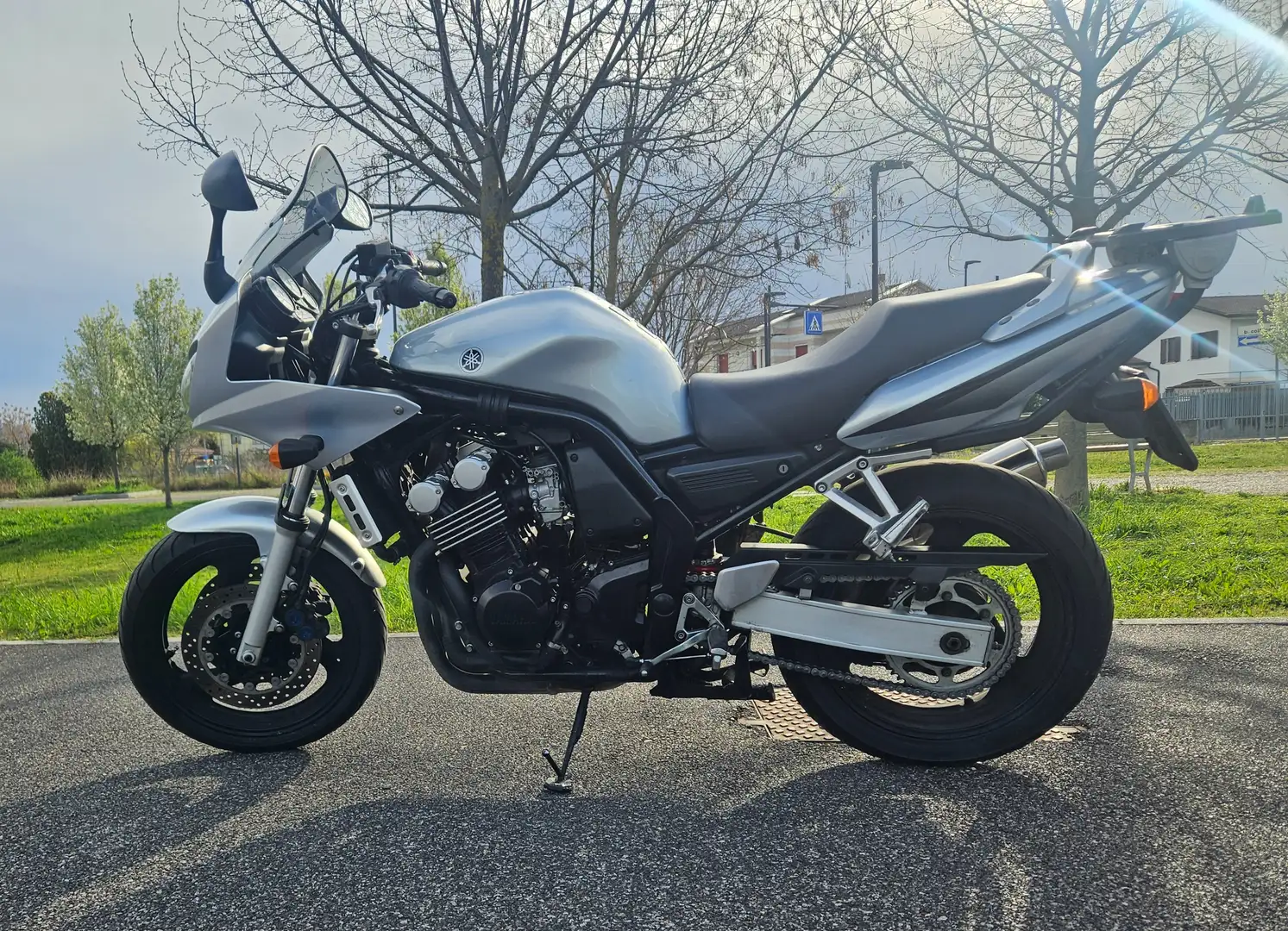 Yamaha FZS 600 FZS 600 FAZER Plateado - 2