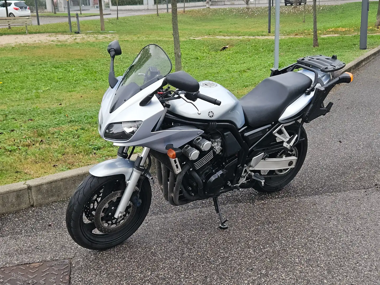 Yamaha FZS 600 FZS 600 FAZER Argento - 1