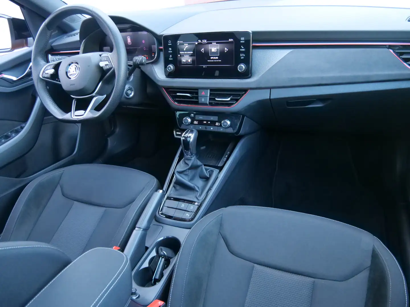 Skoda Kamiq 1.0 TSI 116 Pk Business Edition Automaat Apple Car Orange - 2