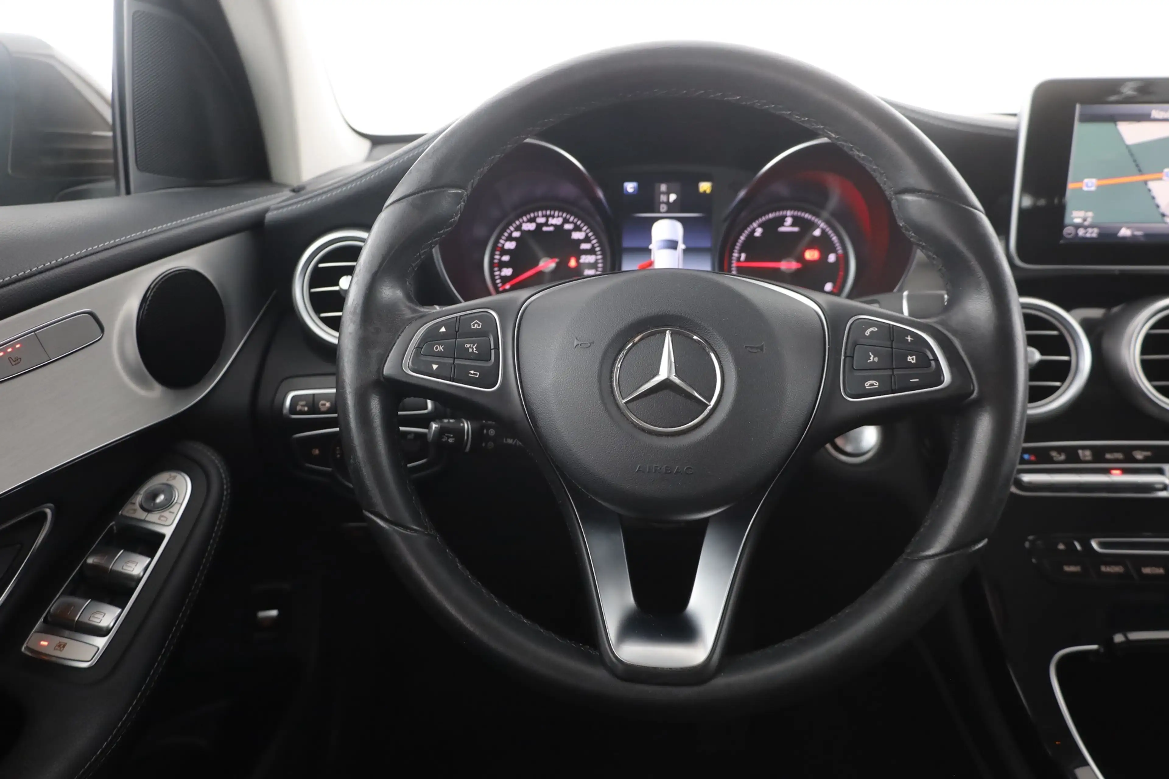 Mercedes-Benz GLC 250 GLC 250d 4Matic LED Navi 360° ACC Standheizung — photo 15