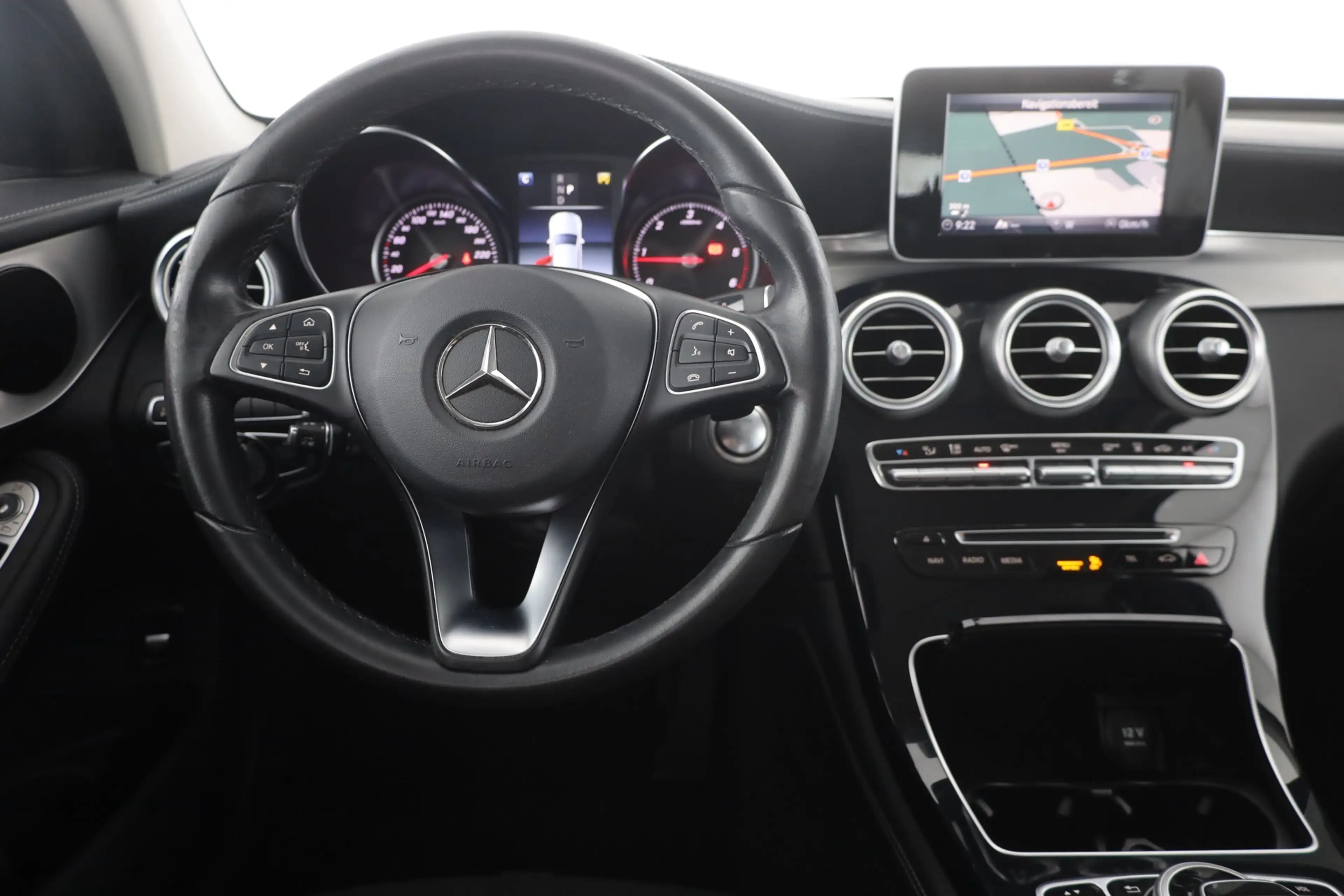 Mercedes-Benz GLC 250 GLC 250d 4Matic LED Navi 360° ACC Standheizung — photo 10